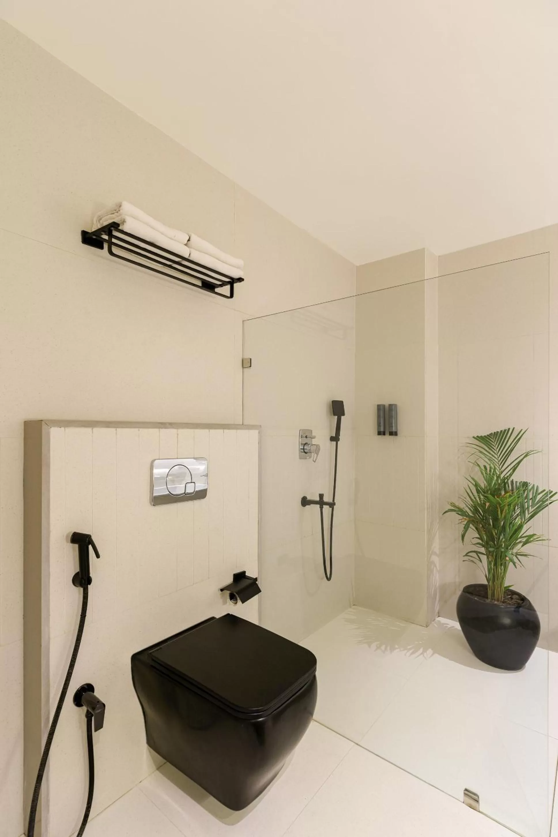 Shower in The Red Pier - My Downtown Hotels