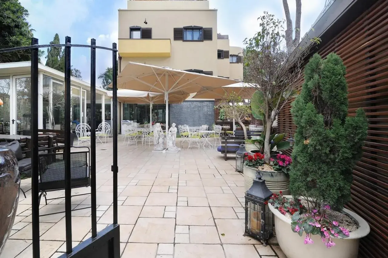 Patio in Villa Carmel Boutique Hotel