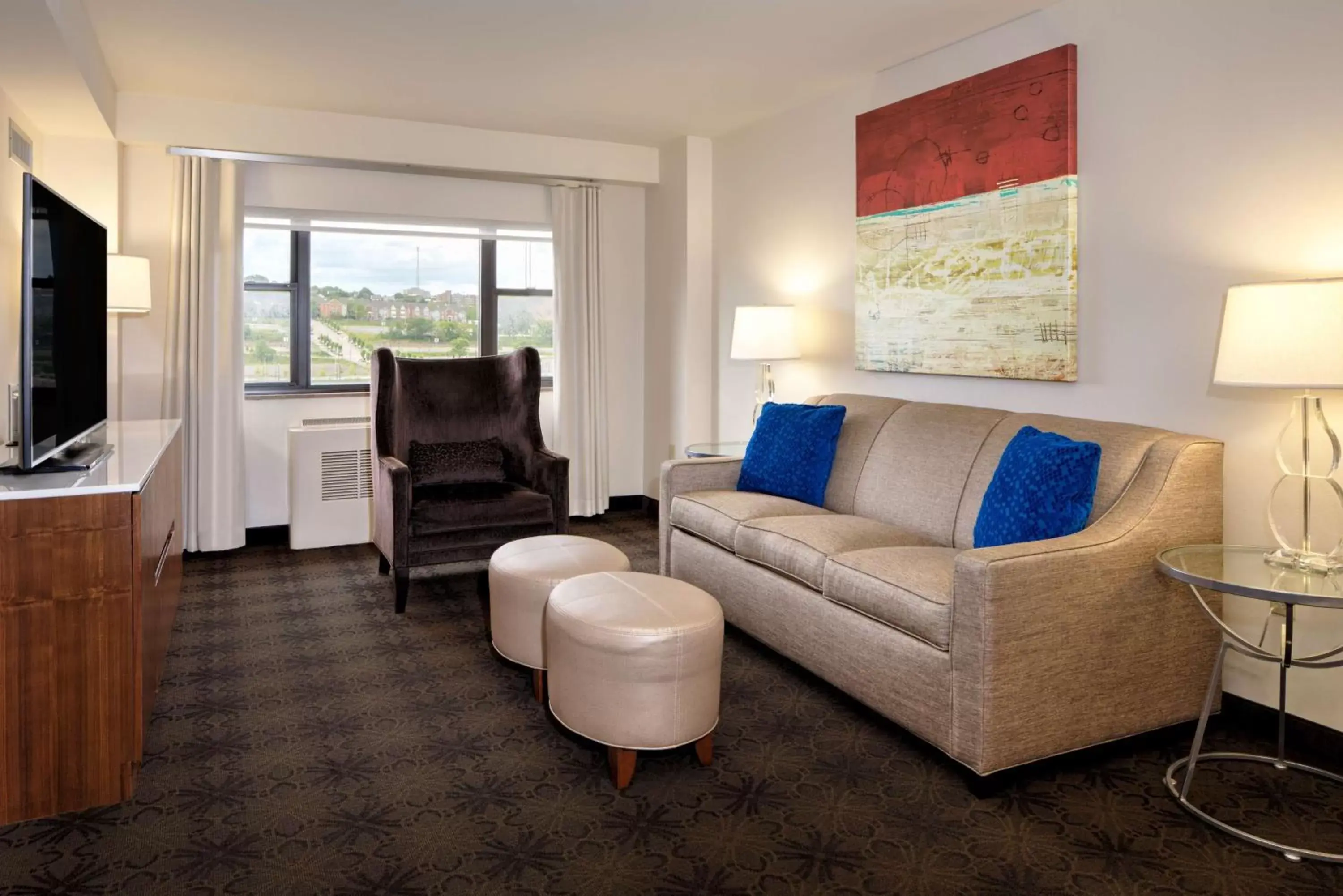 Living room, Seating Area in DoubleTree by Hilton Hotel & Suites Pittsburgh Downtown