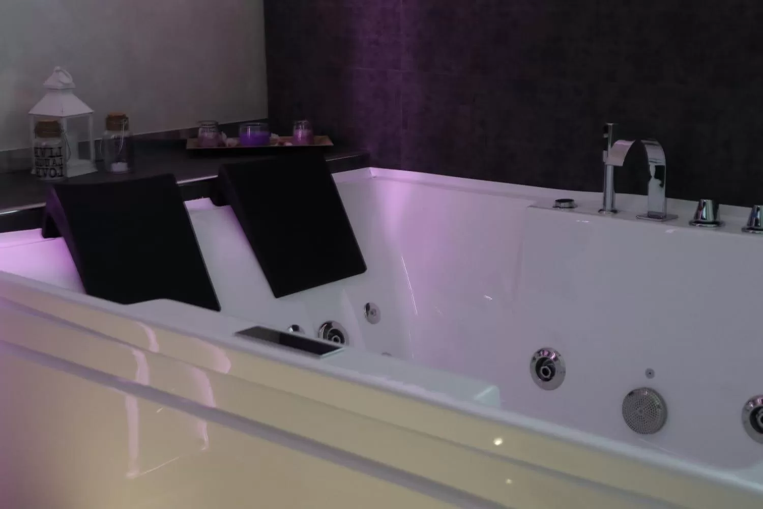 Hot Tub in BellavistaRelax