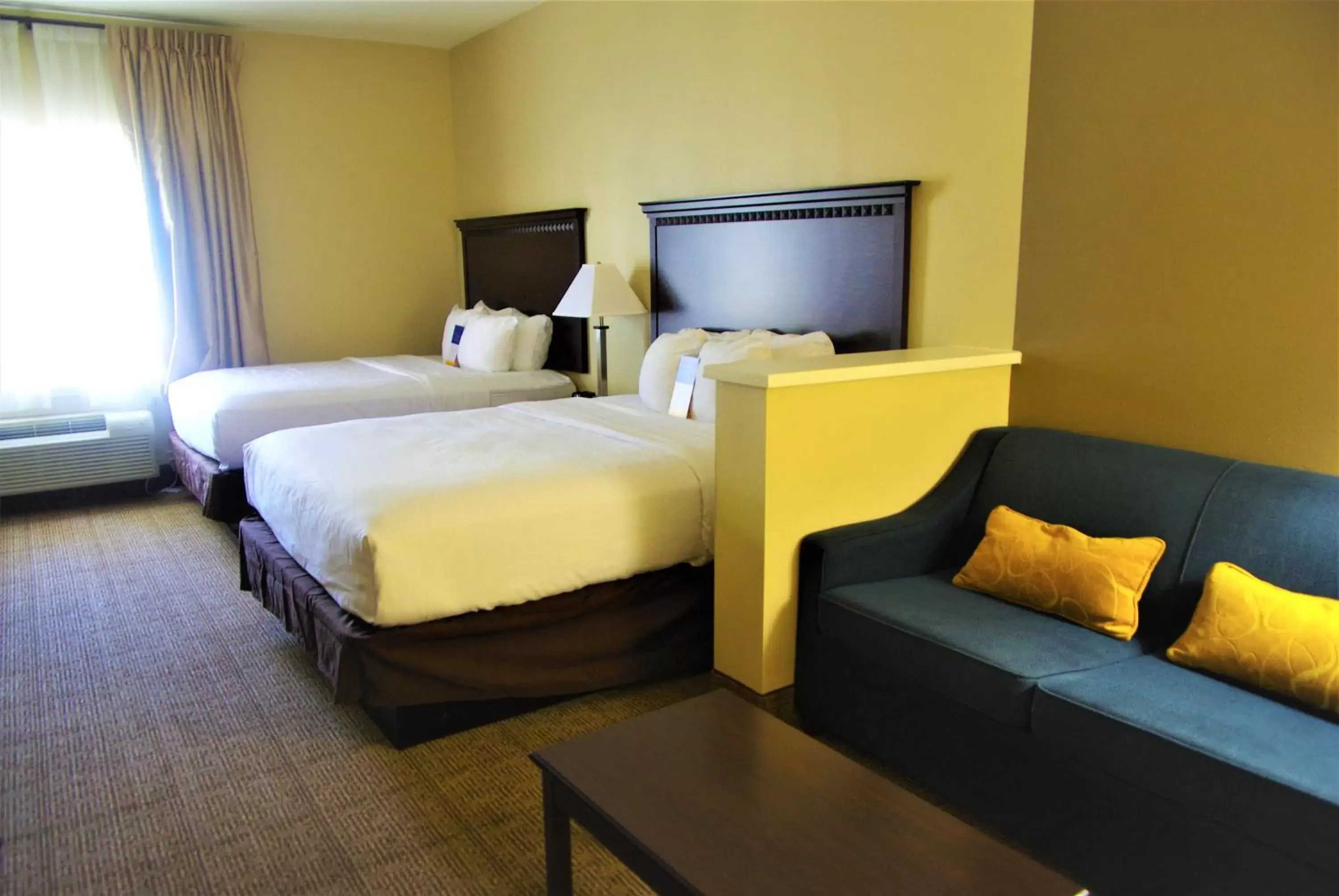 Bedroom, Bed in Comfort Suites Tulare