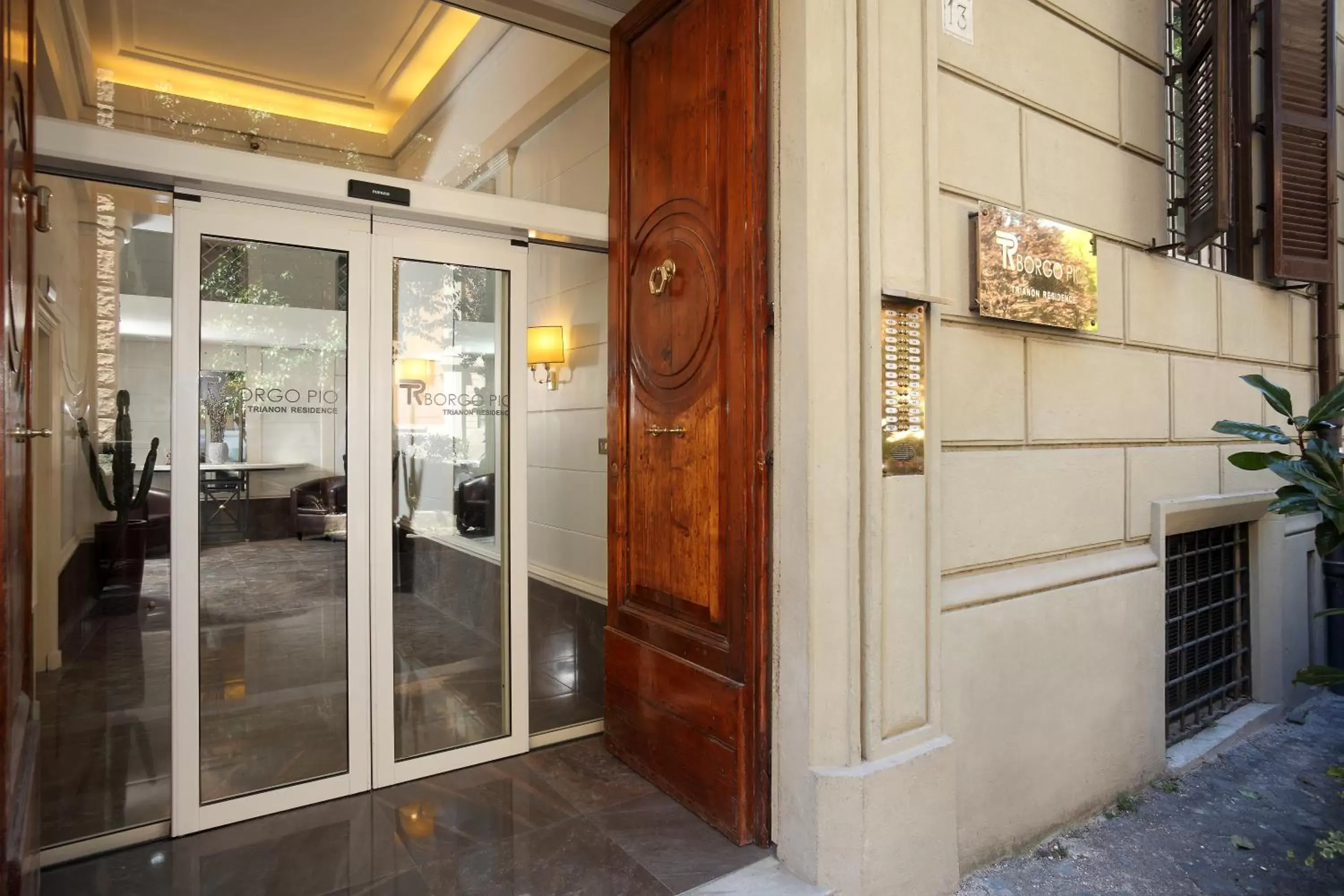 Facade/entrance in Trianon Borgo Pio Aparthotel
