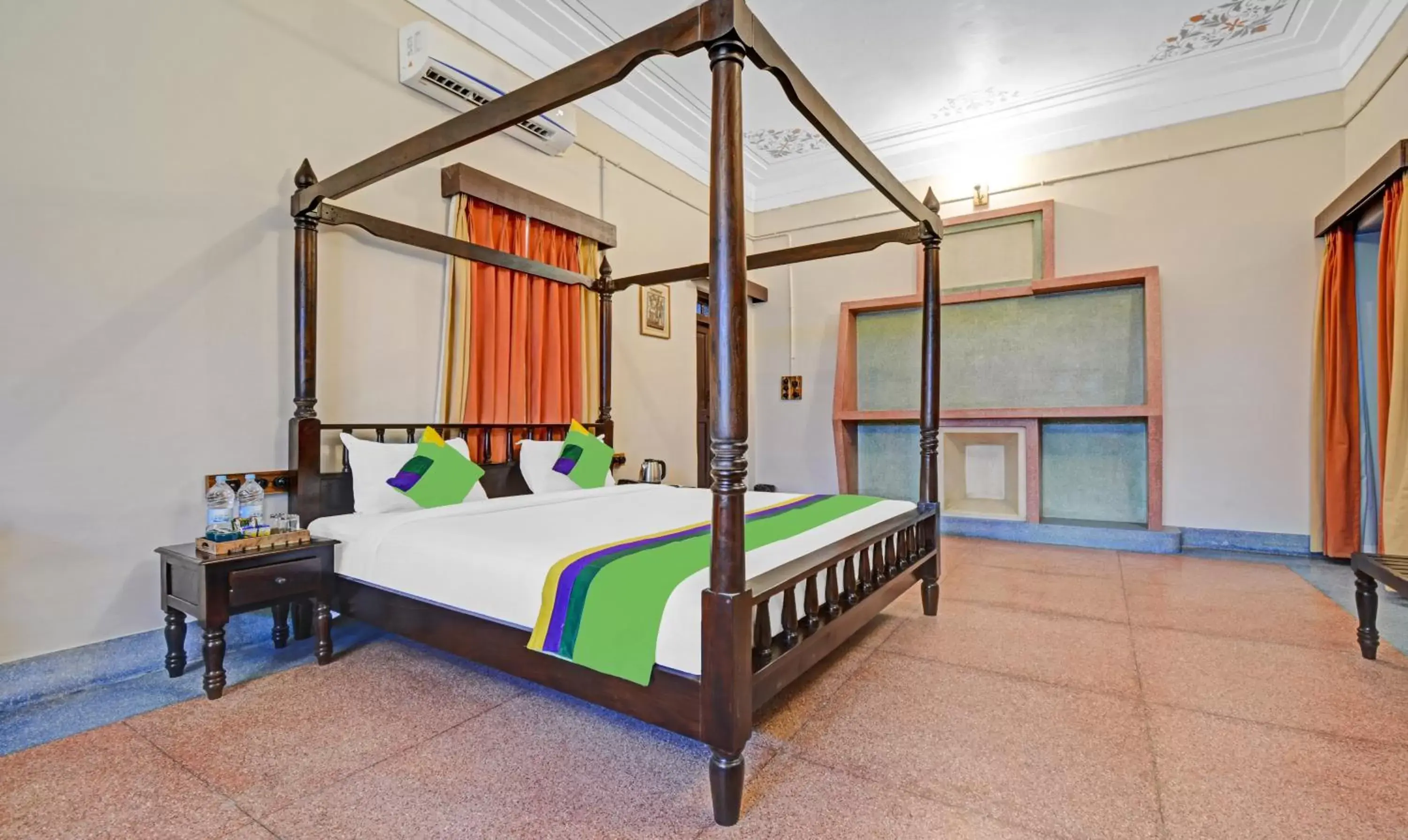 Bed in Treebo The Regal House, Near Fateh Sagar Lake Bed in Treebo The Regal House, Near Fateh Sagar Lake