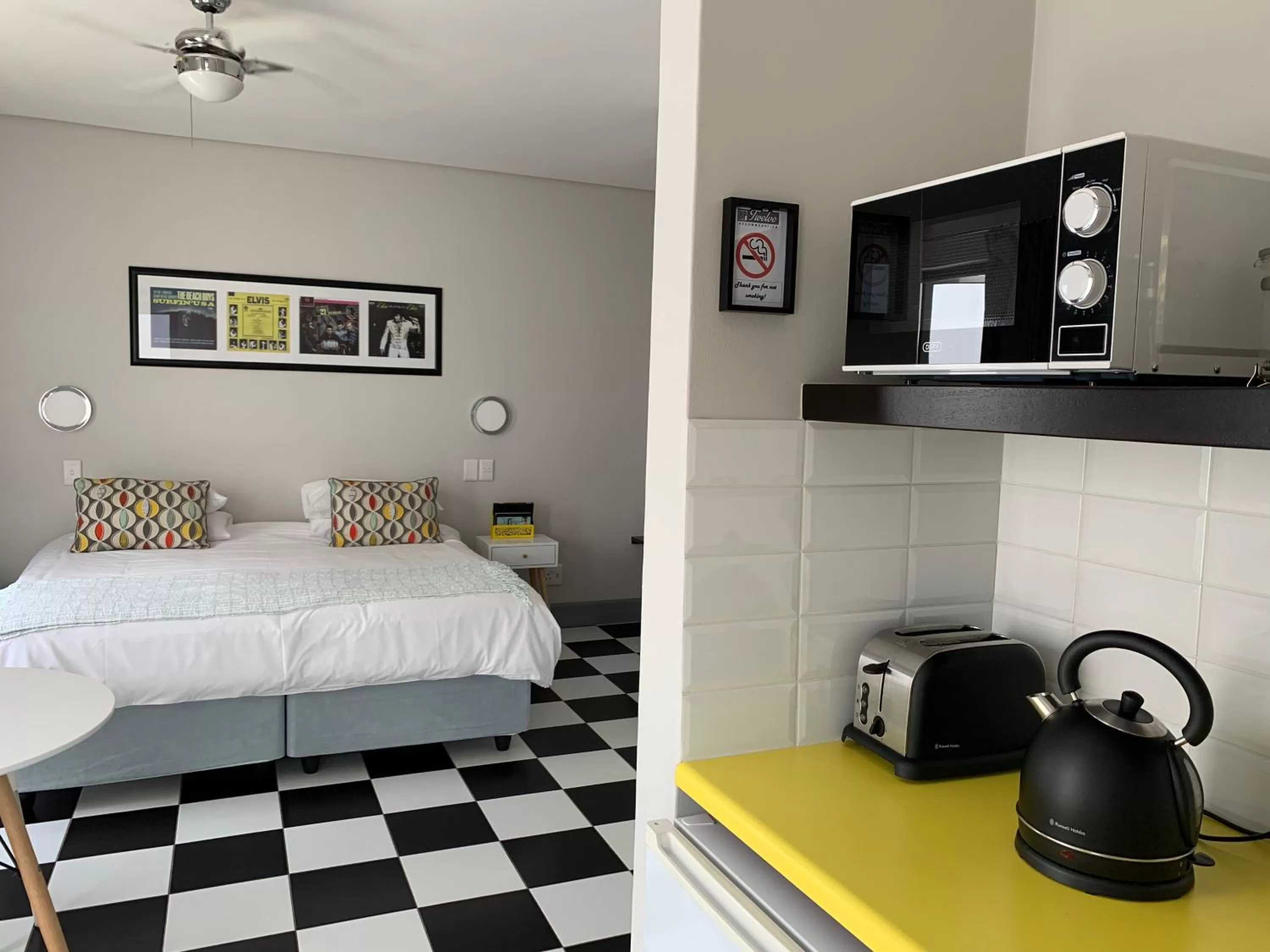 Kitchen or kitchenette, Bed in HP Twelve Accommodation