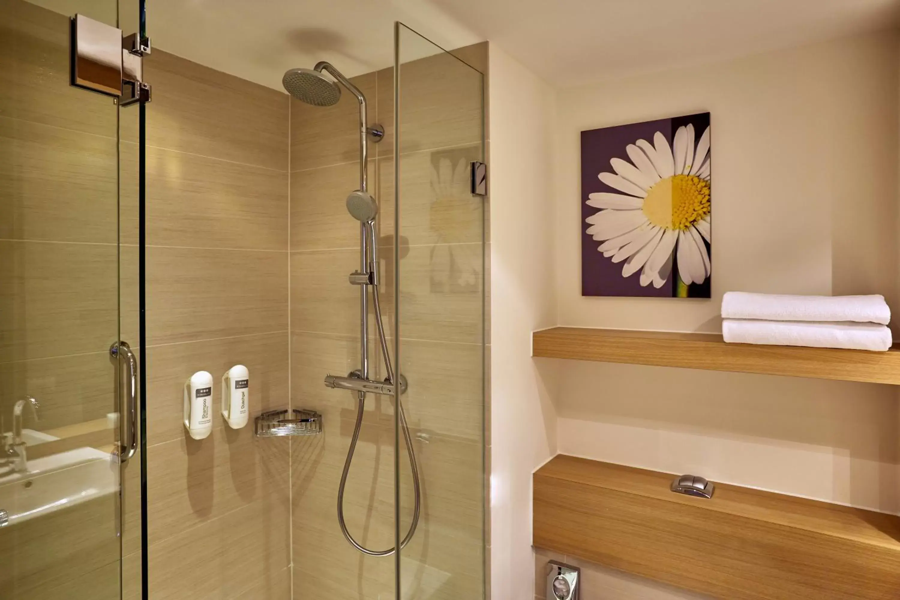 Shower, Bathroom in H+ Hotel Zürich