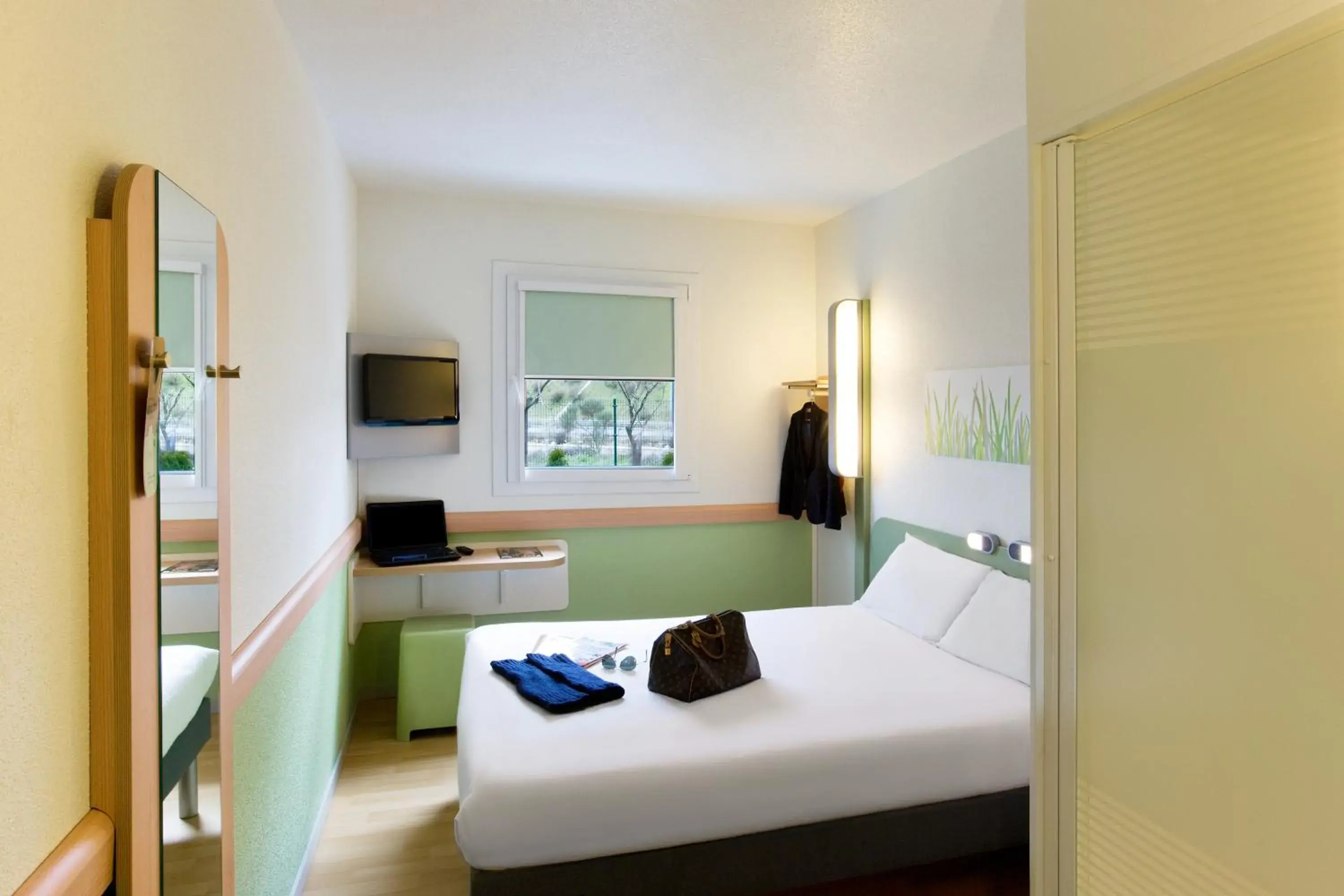 Photo of the whole room in Ibis Budget Madrid Vallecas