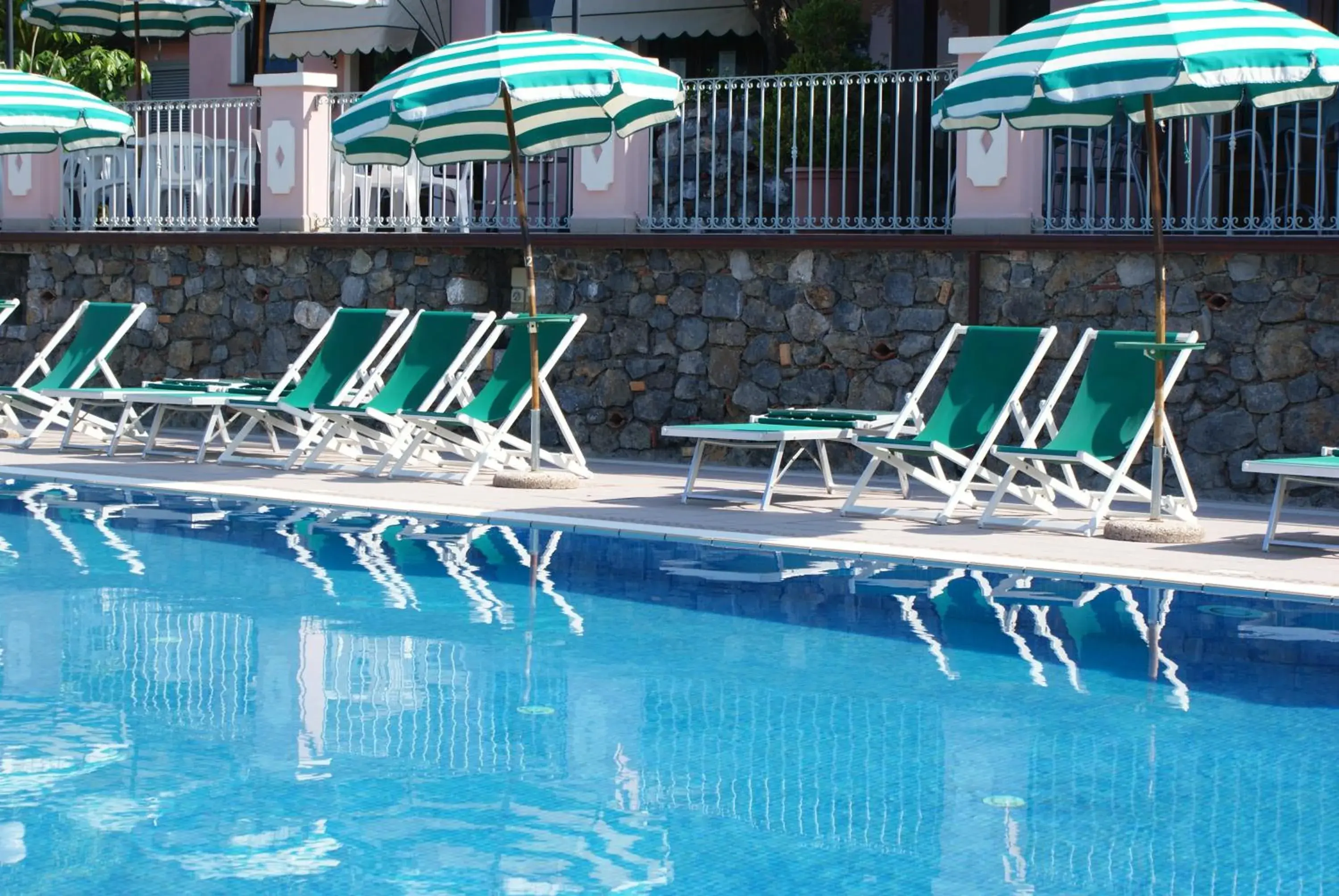 Swimming Pool in Hotel Ristorante Borgo La Tana