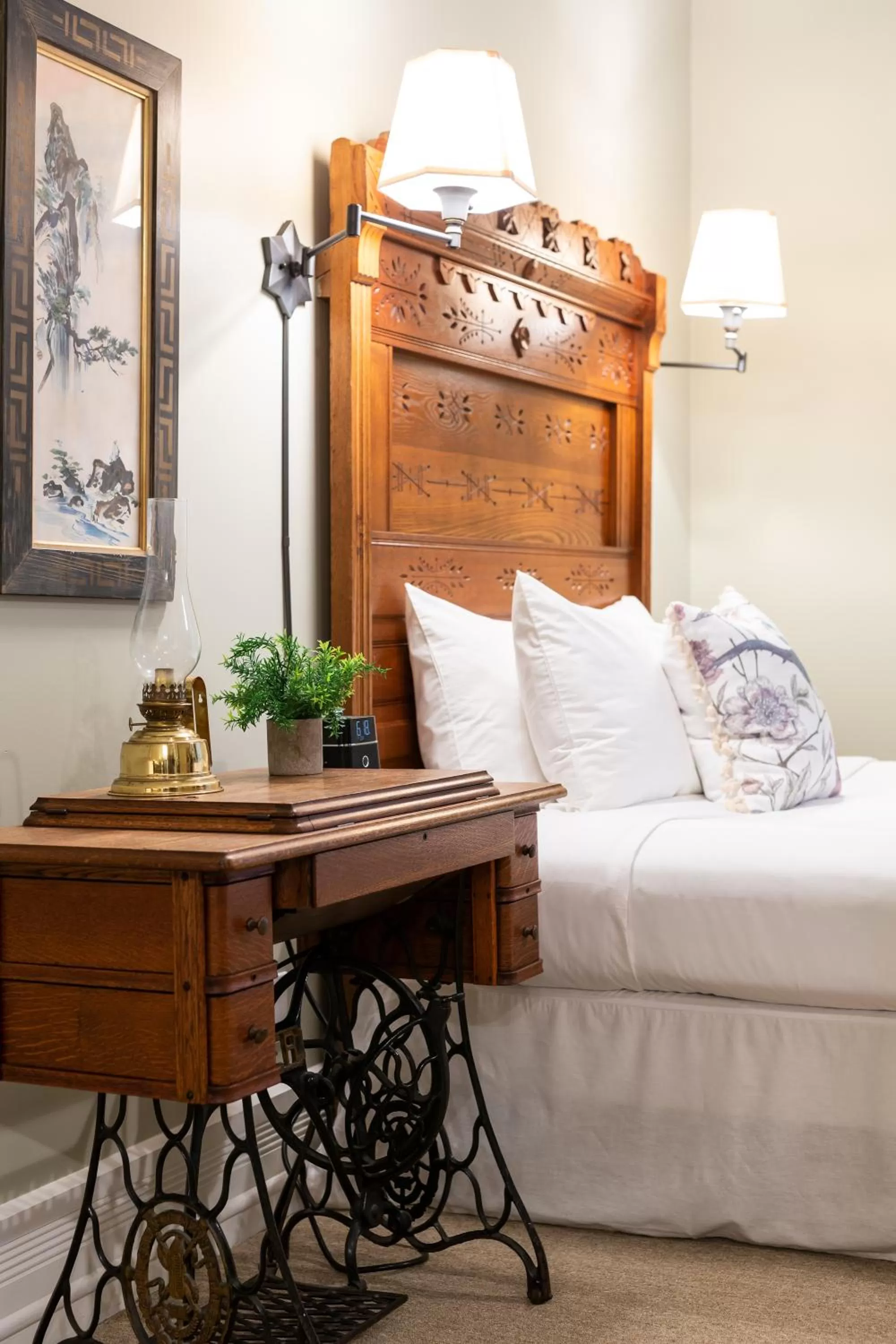 Bed in Garden Street Inn Downtown San Luis Obispo, A Kirkwood Collection Hotel