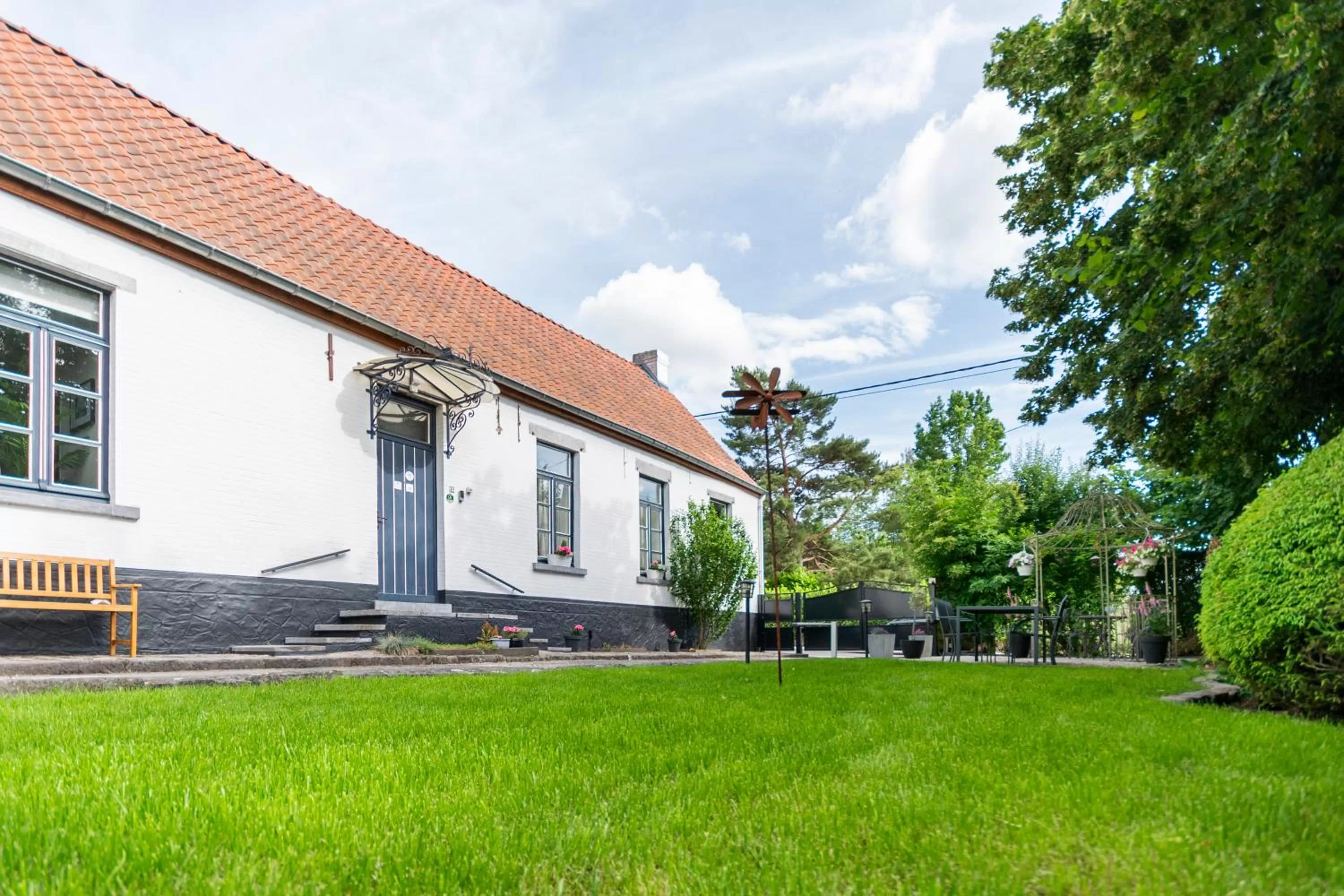 Property building in Au Petit Dragon