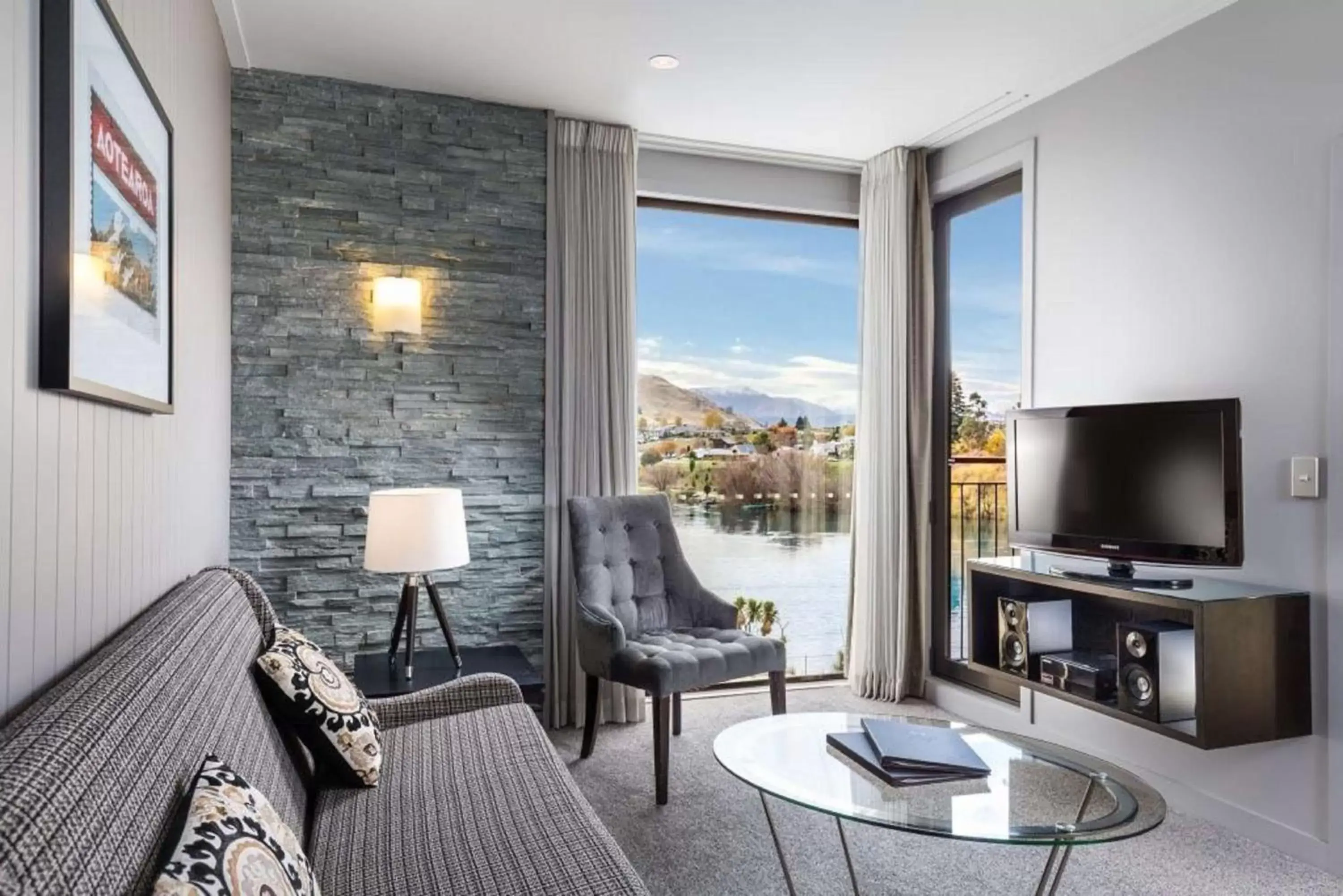 Bedroom, Seating Area in DoubleTree by Hilton Queenstown