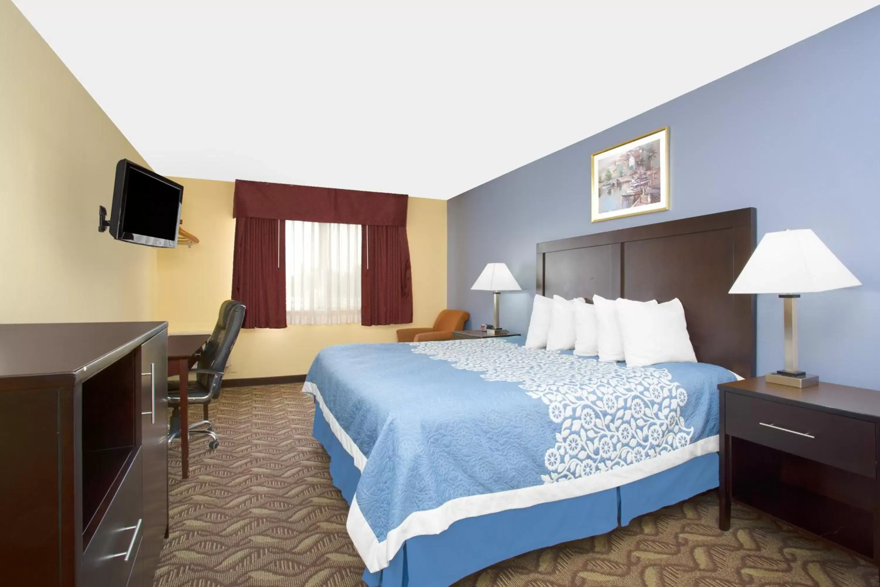 Photo of the whole room, Bed in Days Inn by Wyndham North Platte