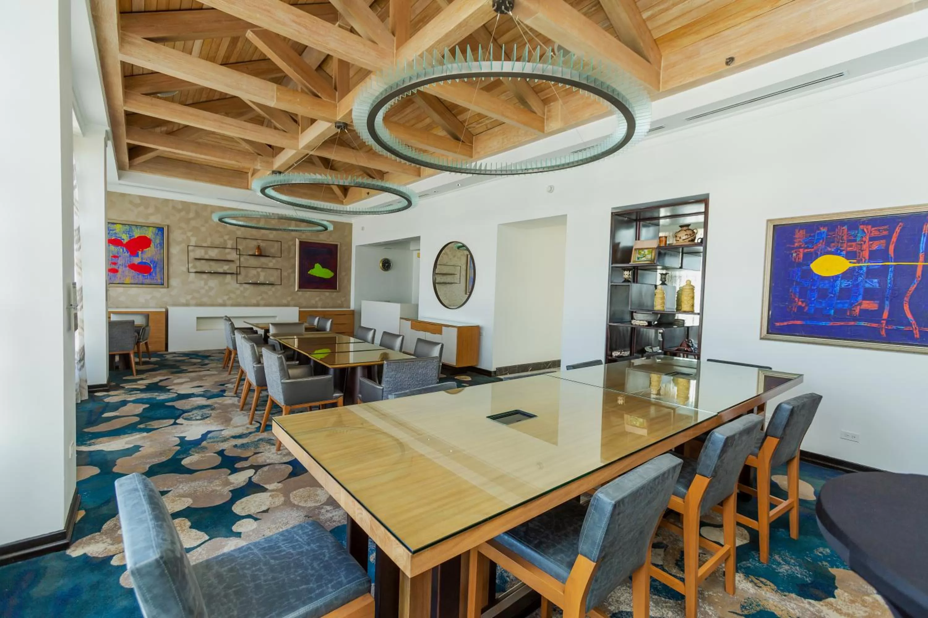 Lounge or bar in InterContinental Tegucigalpa at Multiplaza Mall by IHG