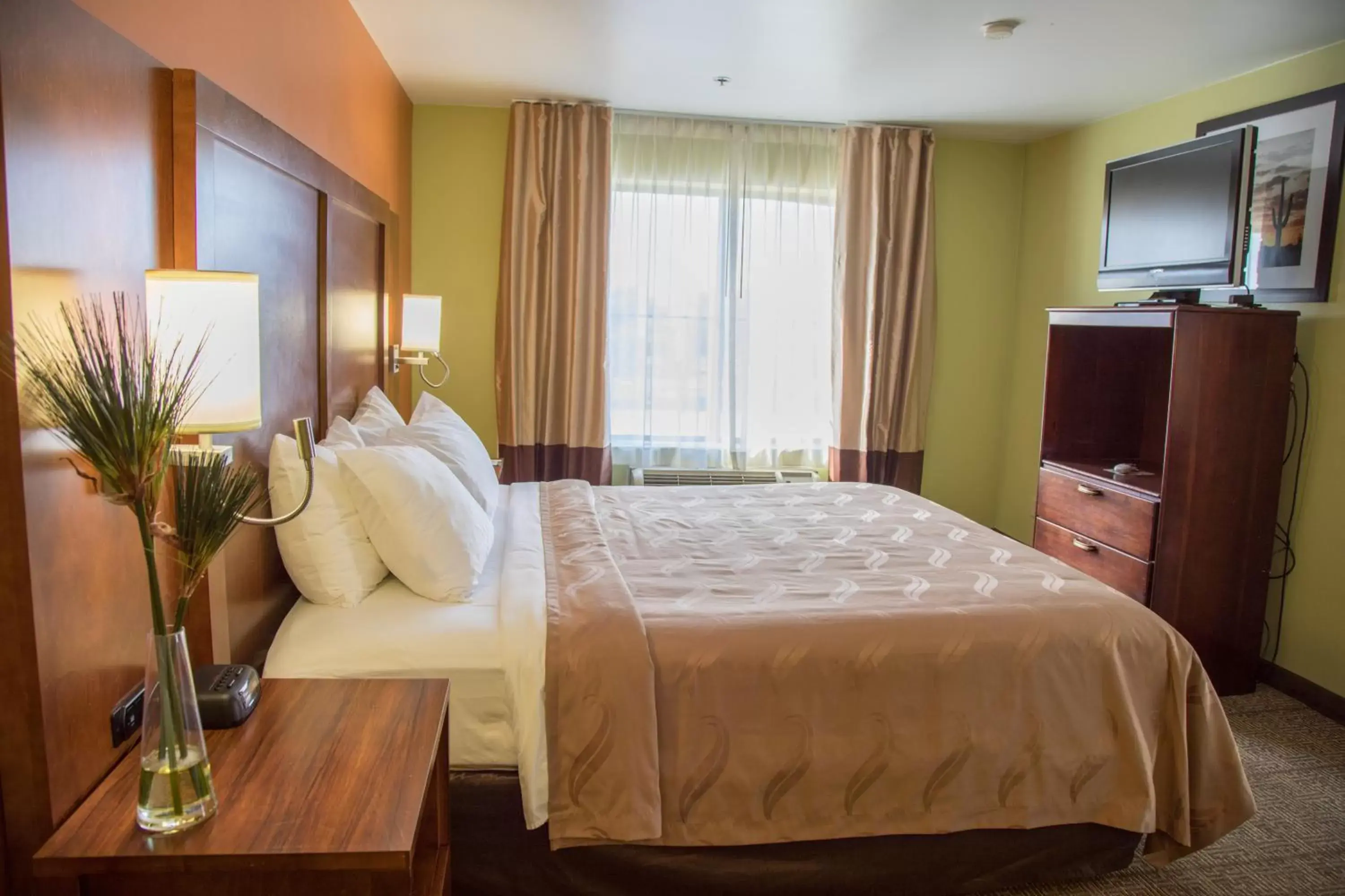 Bedroom, Bed in Quality Inn Merced Gateway to Yosemite Bedroom, Bed in Quality Inn Merced Gateway to Yosemite