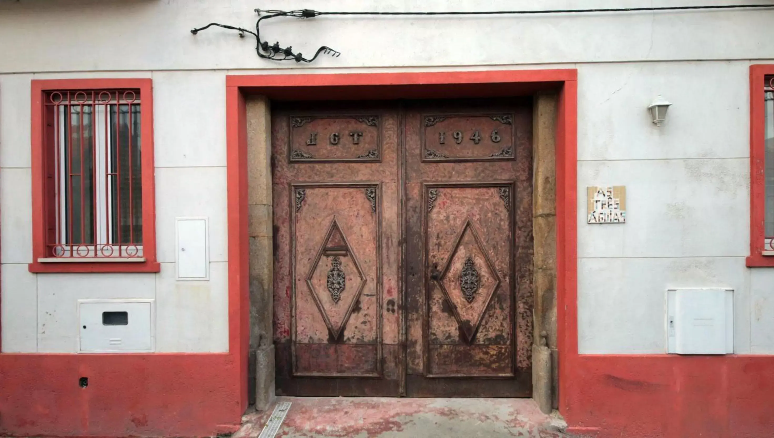 Facade/Entrance in Casa 3 Águias