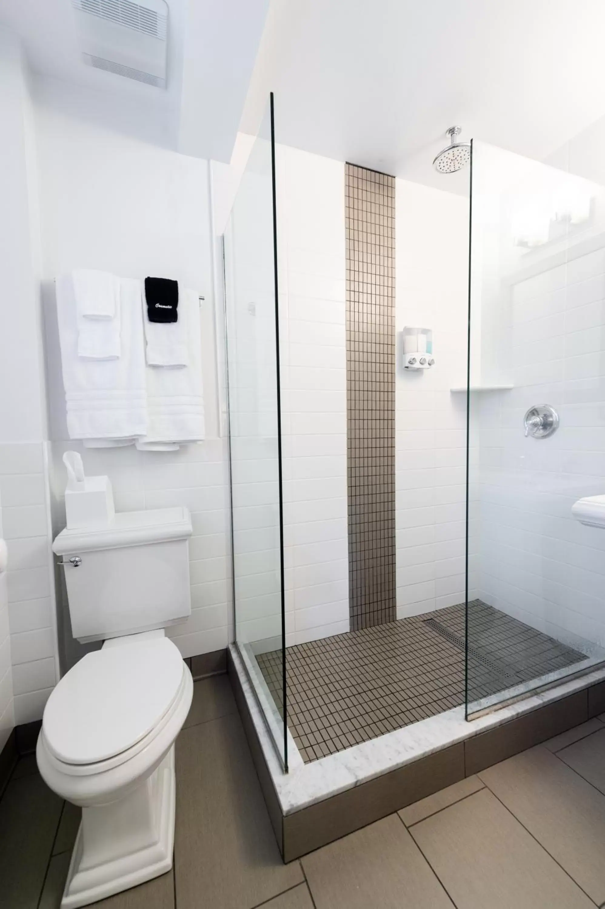 Shower, Bathroom in Canalside Inn