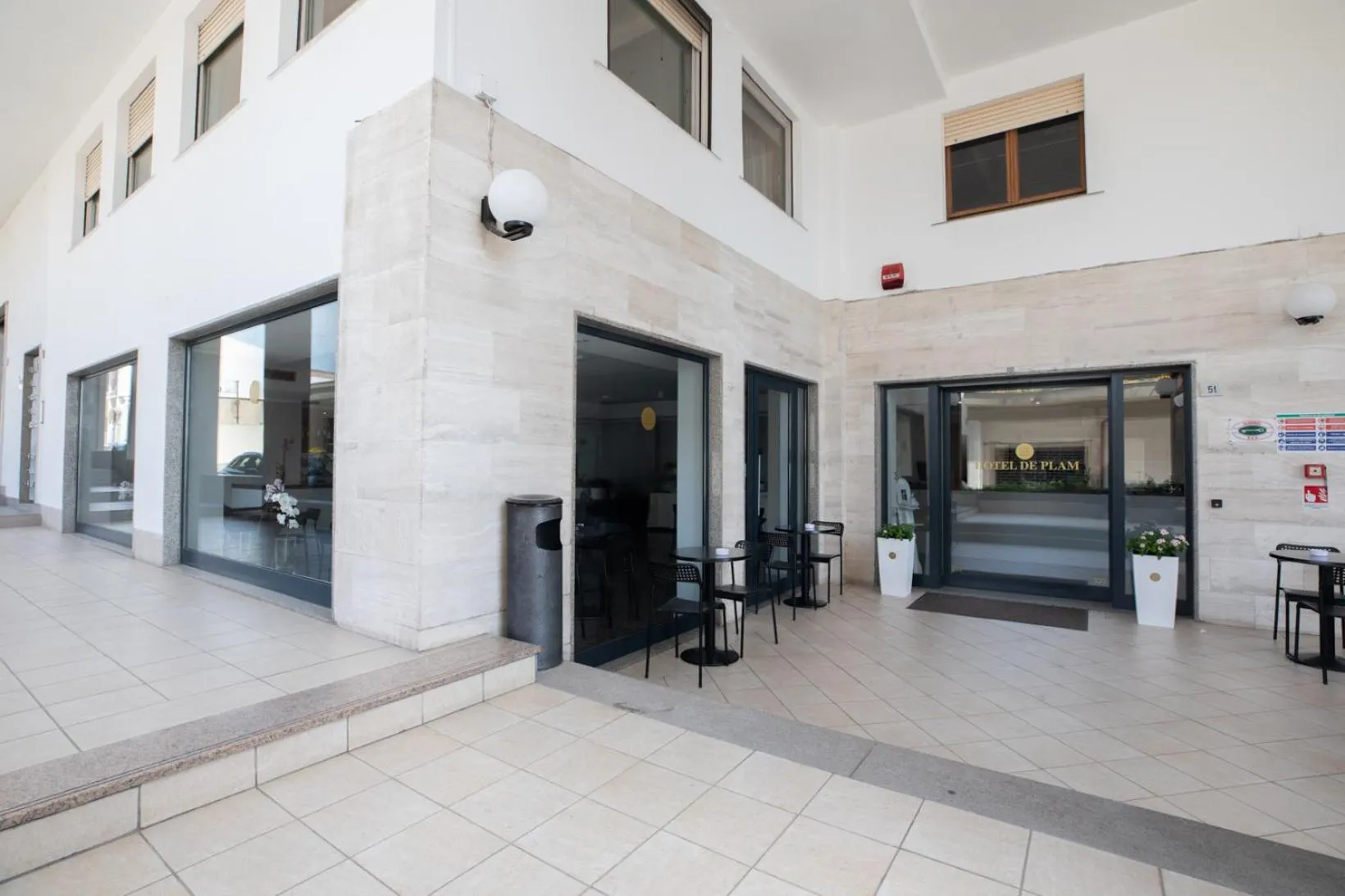 Property building in Hotel De Plam