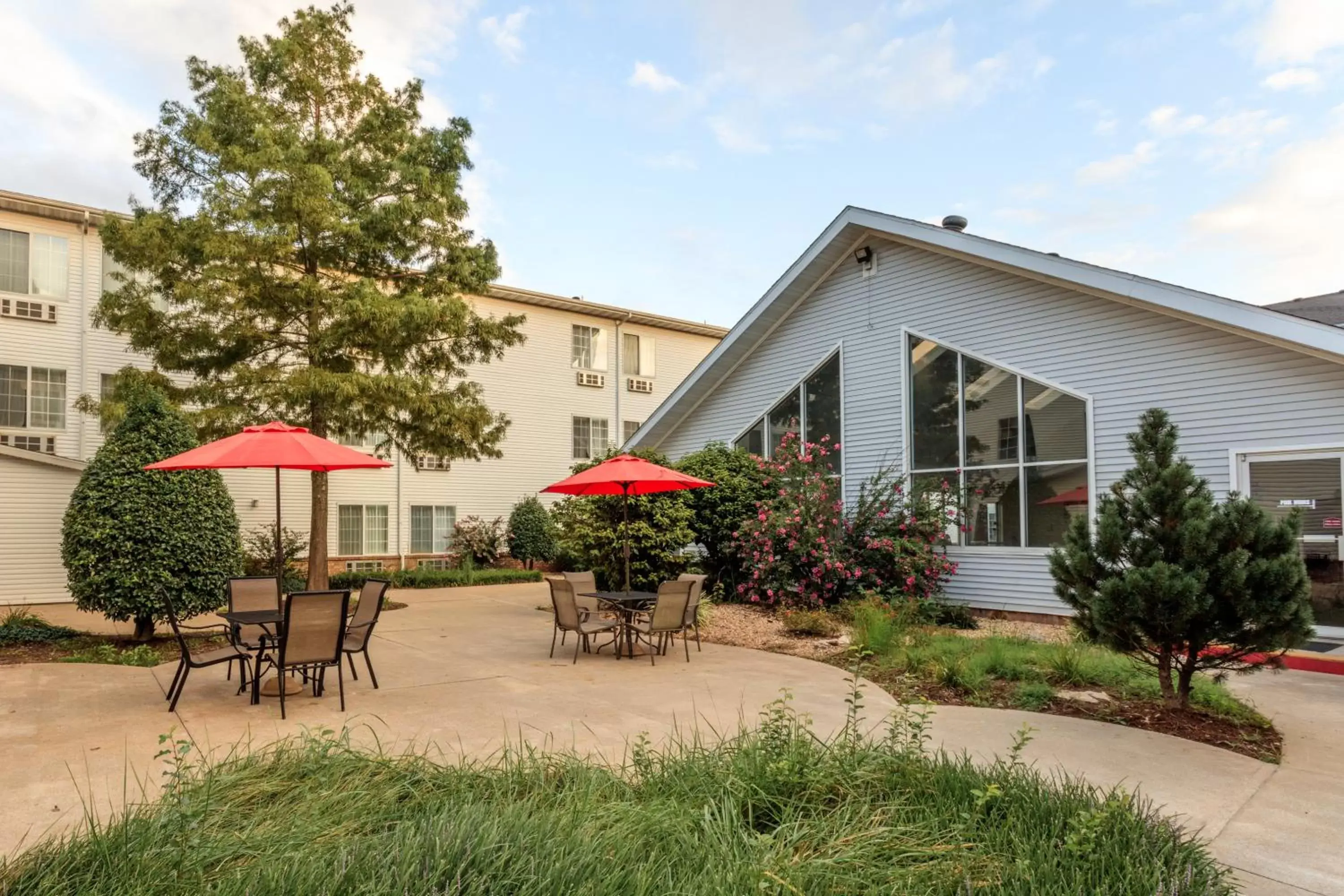 Property building in Branson Towers Hotel Property building in Branson Towers Hotel