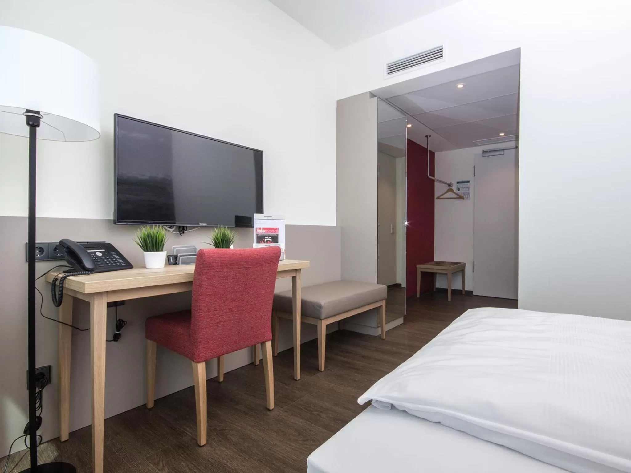 Photo of the whole room, Bed in Seligweiler Hotel & Restaurant