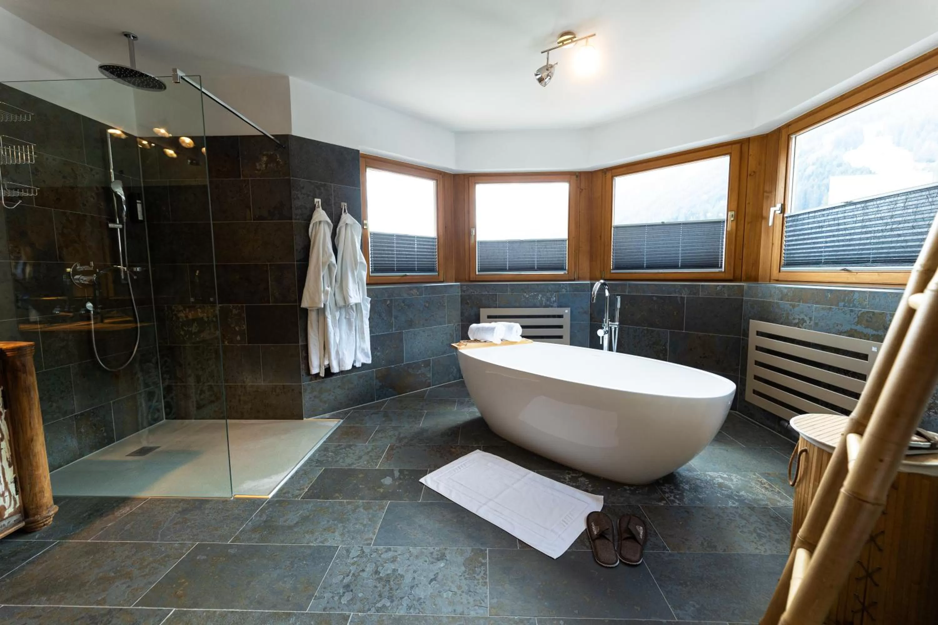 Bathroom in Wellness Aparthotel "Lechlife" incl Pool - 400m zum LIFT