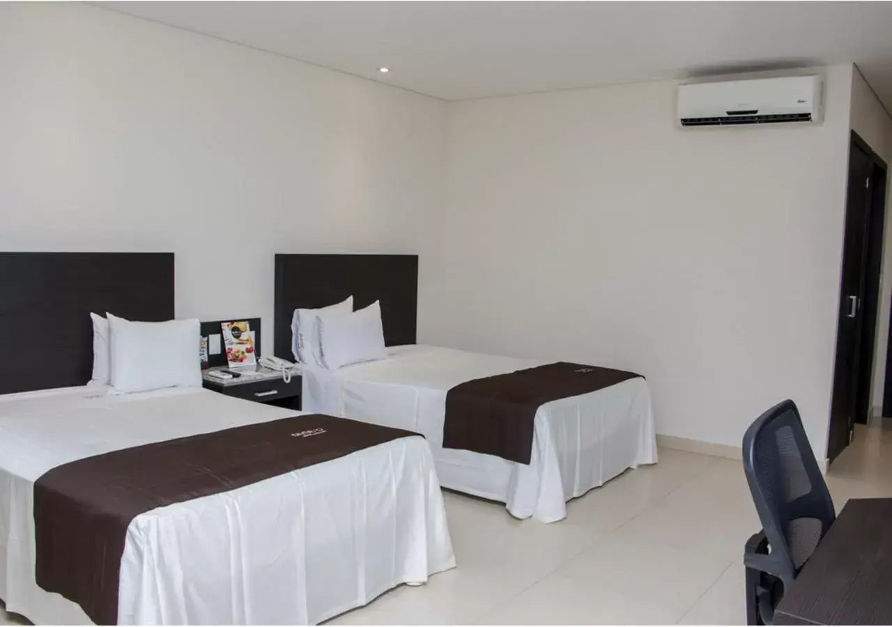 Bedroom, Bed in Diverxo Hotel & Villas