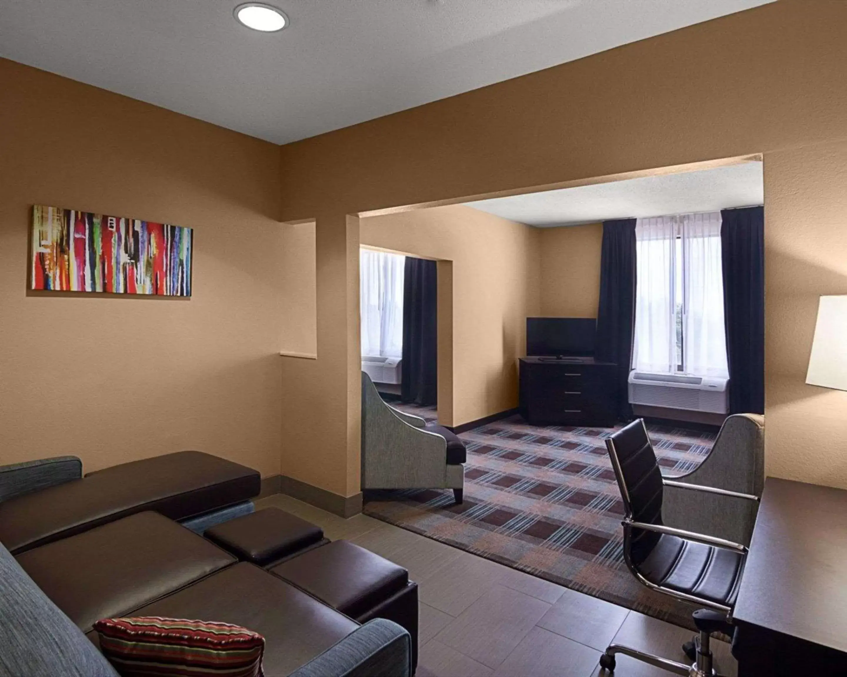 Photo of the whole room, Seating Area in Comfort Suites Houston West At Clay Road