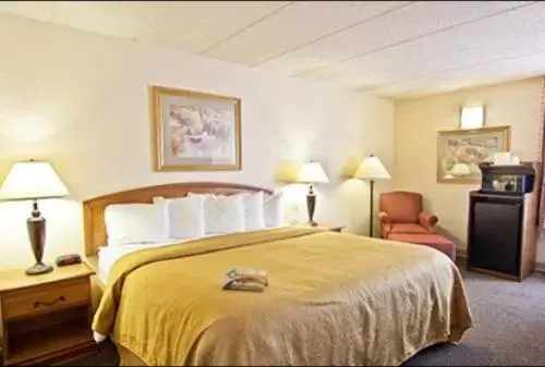 Bed in Quality Inn- Chillicothe