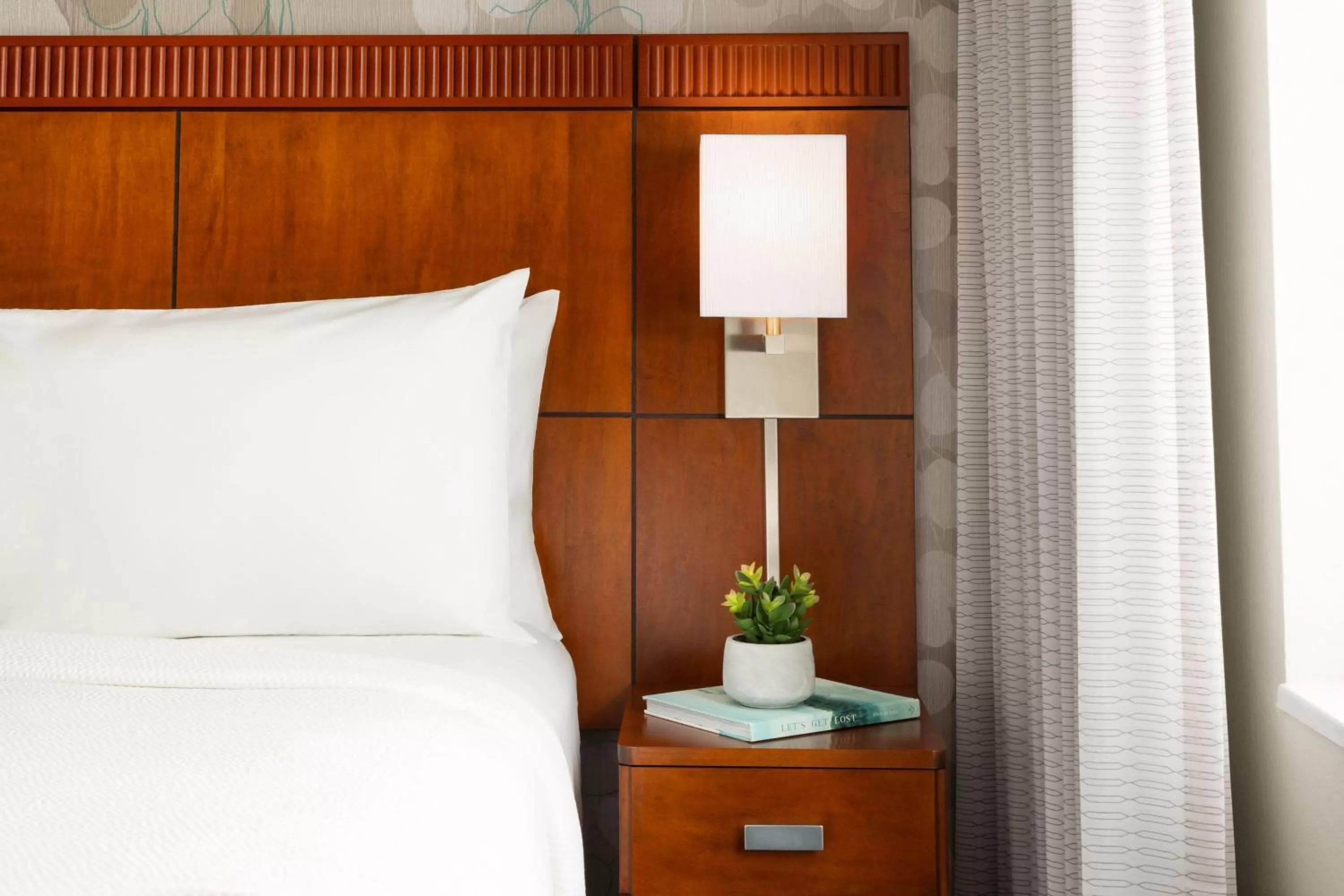 Photo of the whole room, Bed in Courtyard by Marriott Potomac Mills Woodbridge