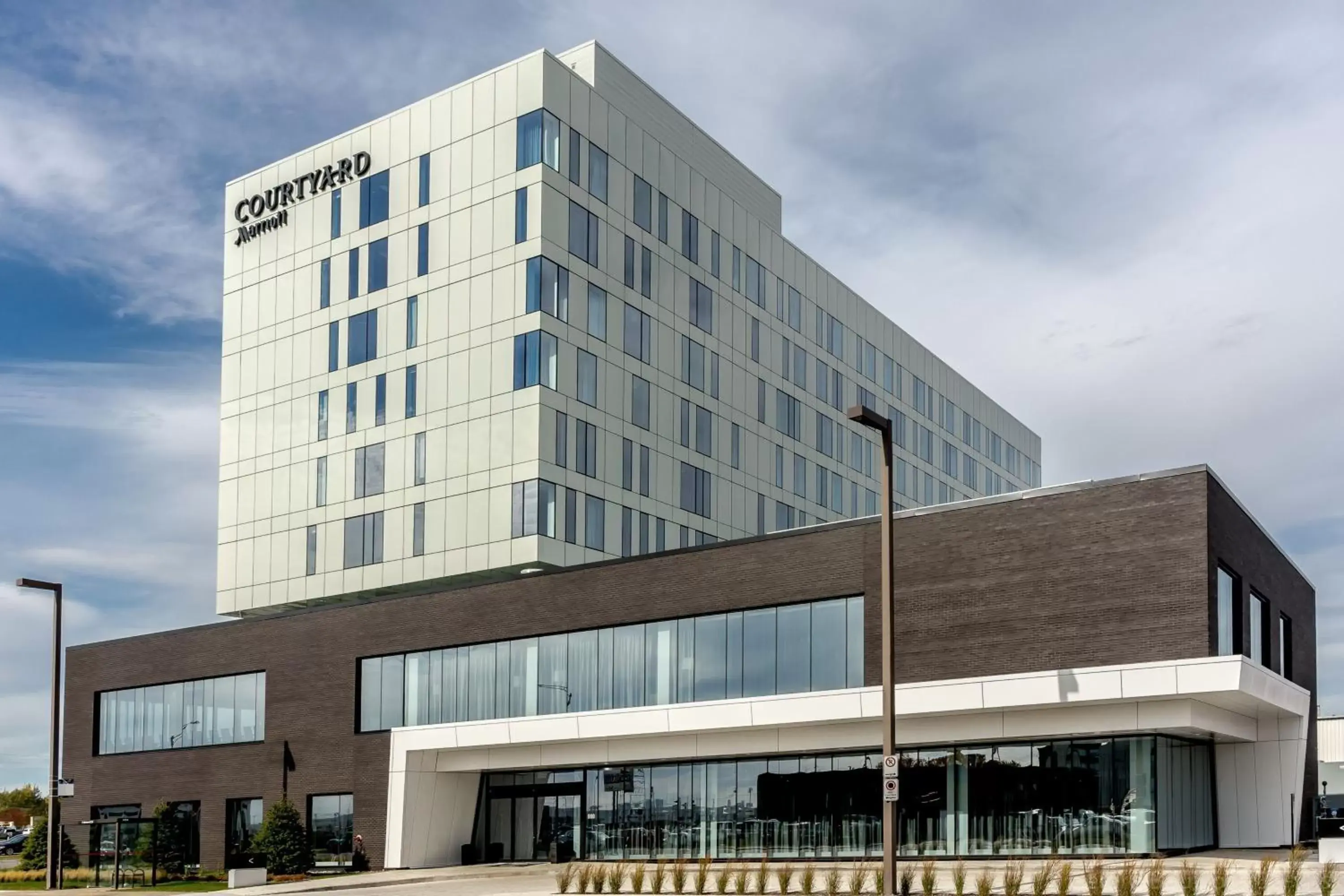 Property Building in Courtyard by Marriott Quebec City