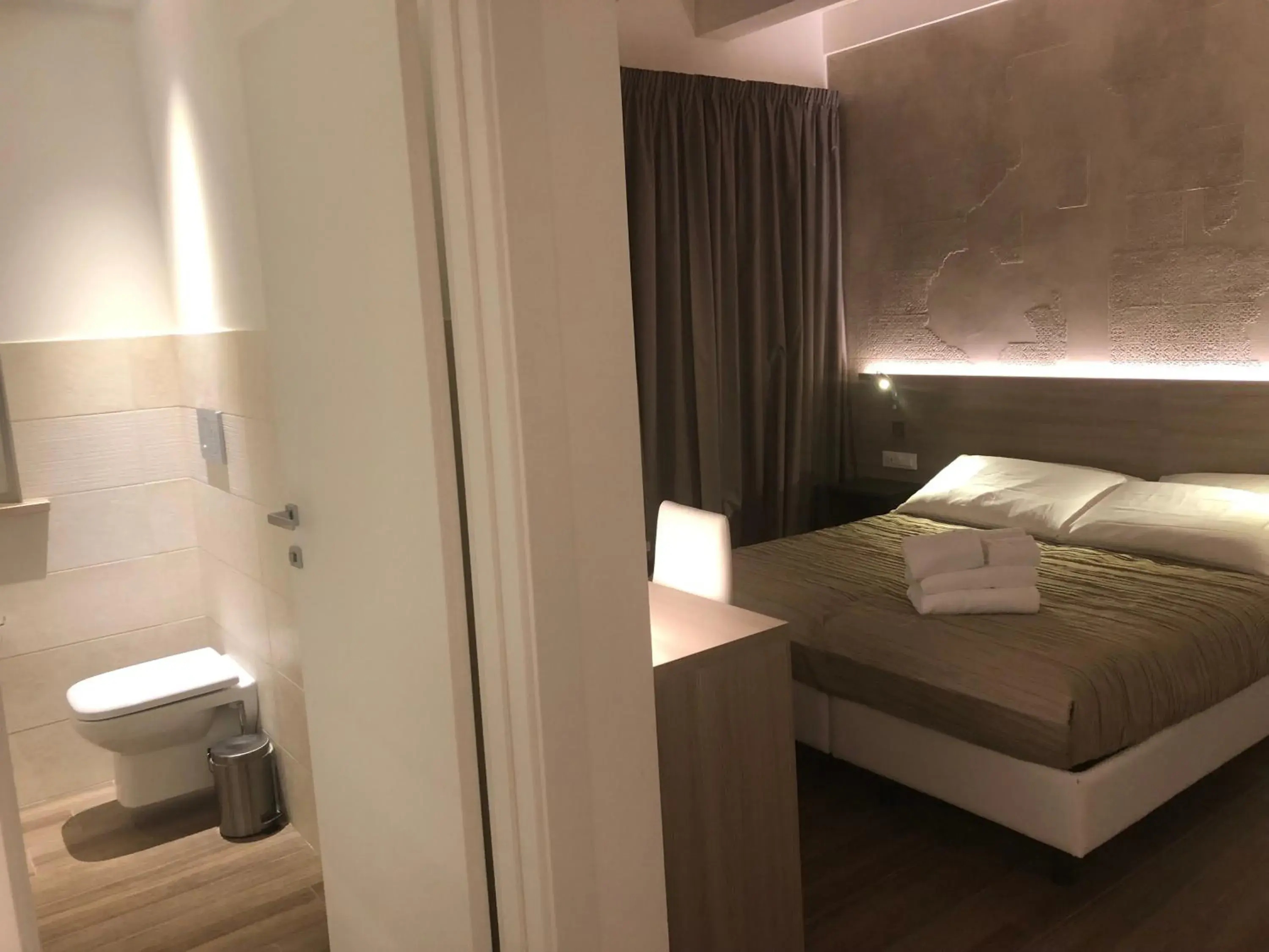 Bedroom, Bed in Casablanca Hotel