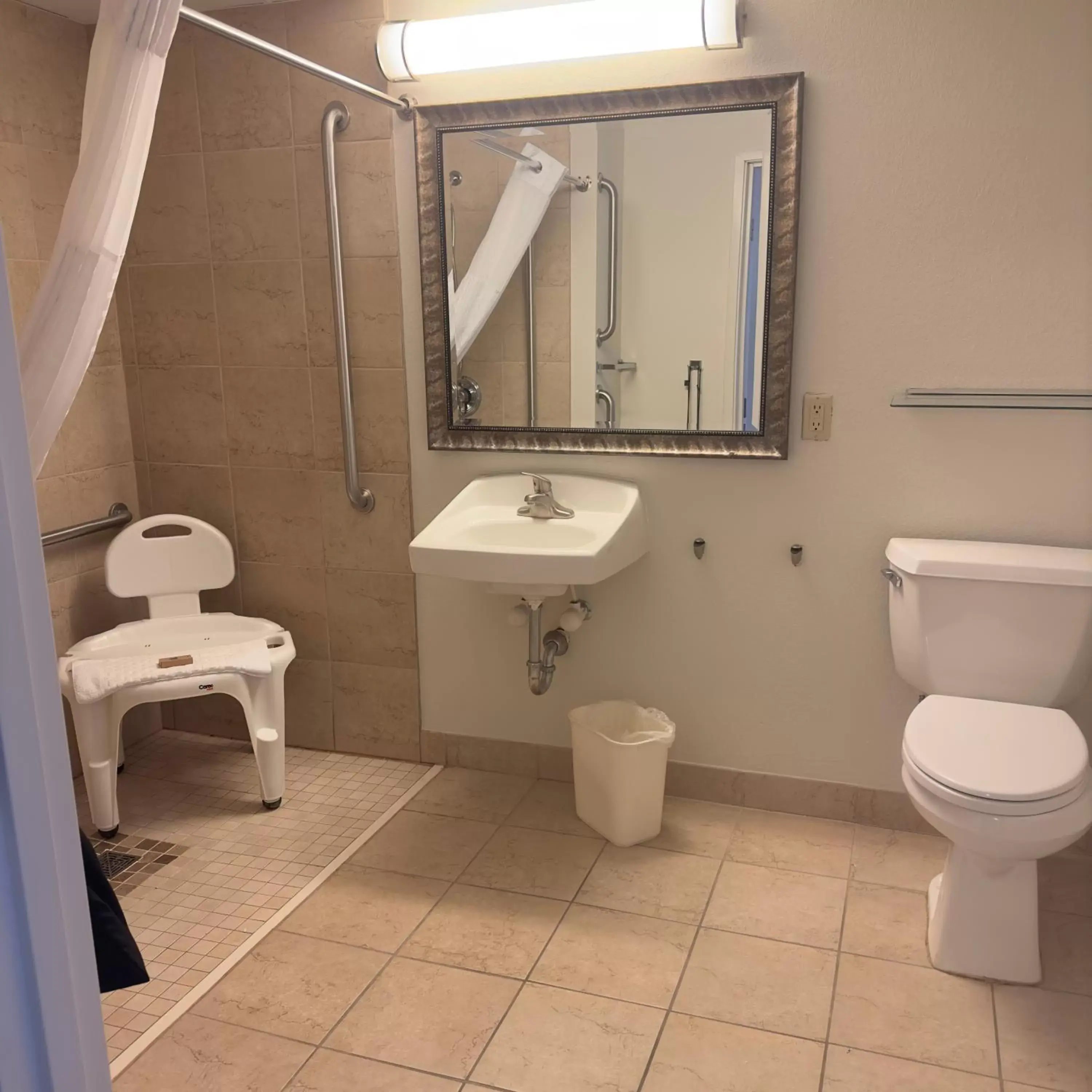 Bathroom in Duluth Inn & Suites Near Spirit Mountain