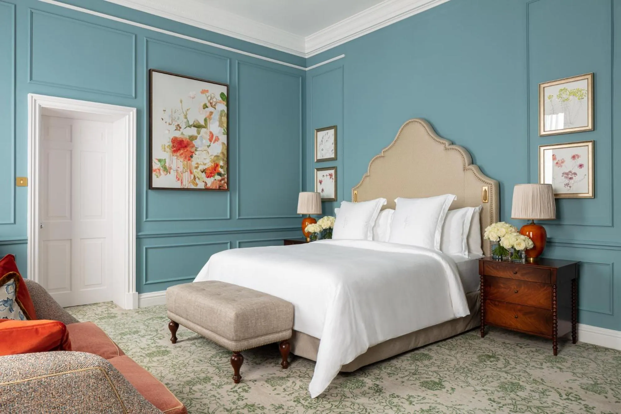 Bed in Four Seasons Hotel Hampshire