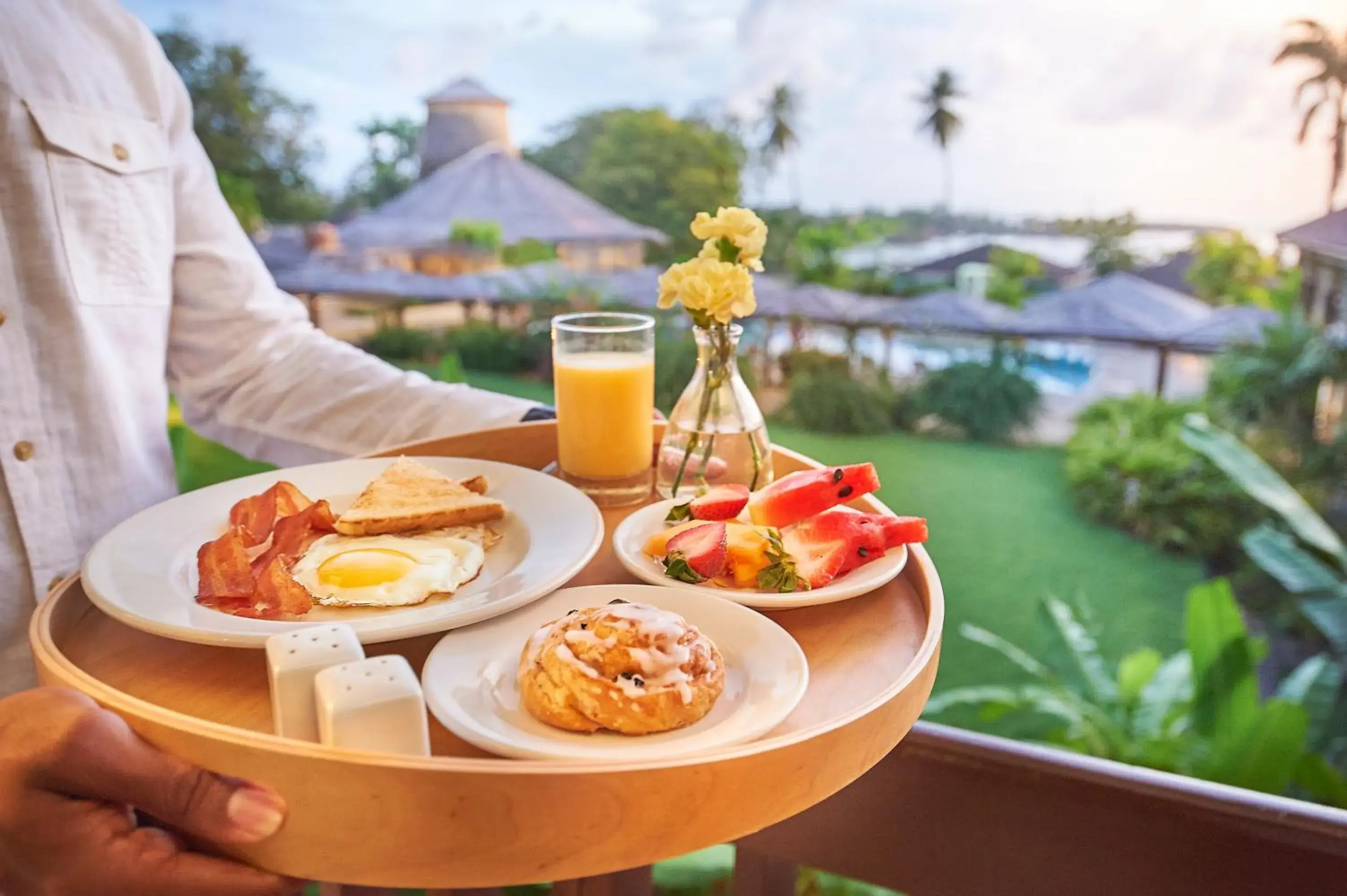 American breakfast in Mount Irvine Bay Resort
