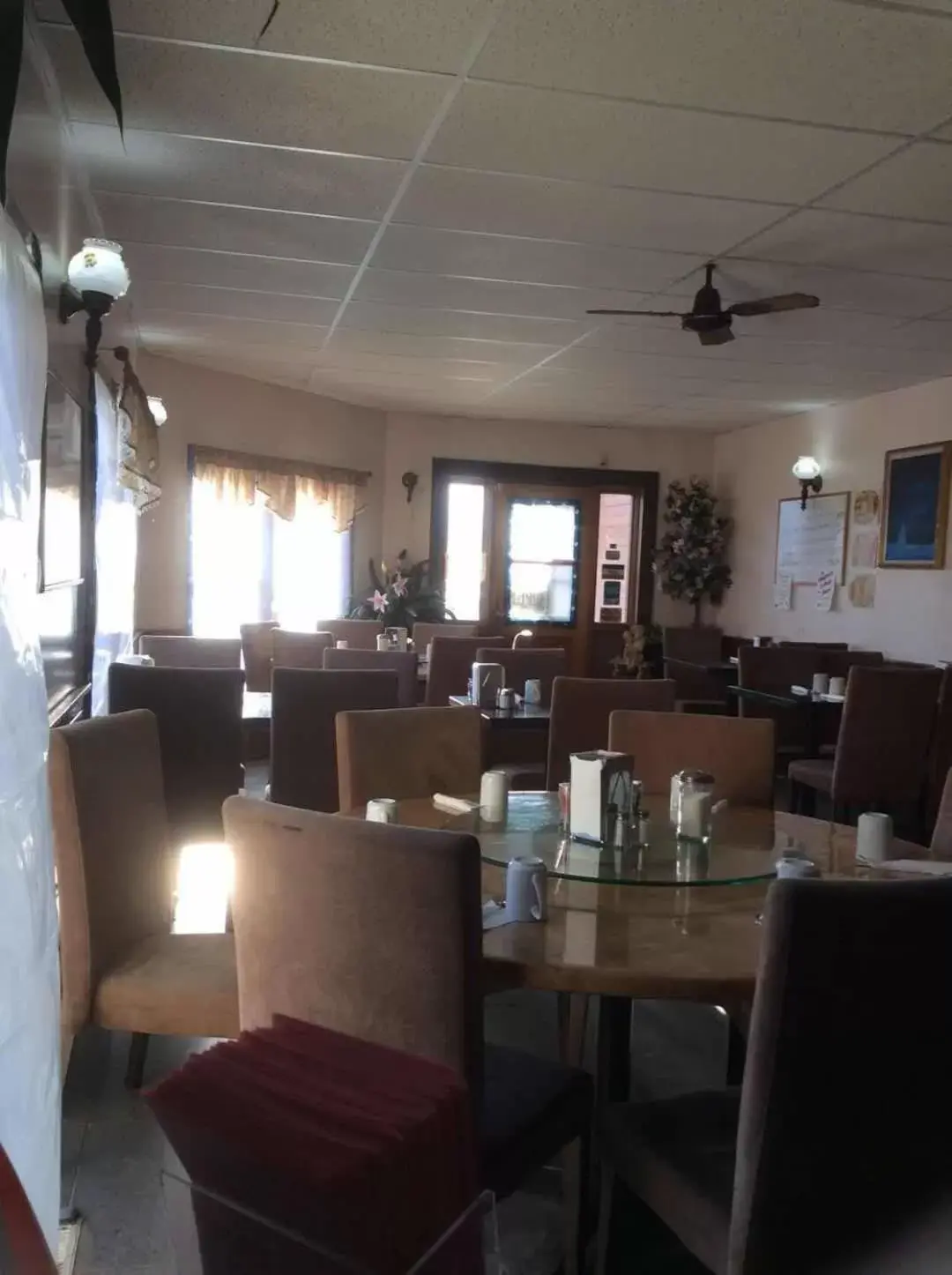 Restaurant/Places to Eat in Kluane Park Inn