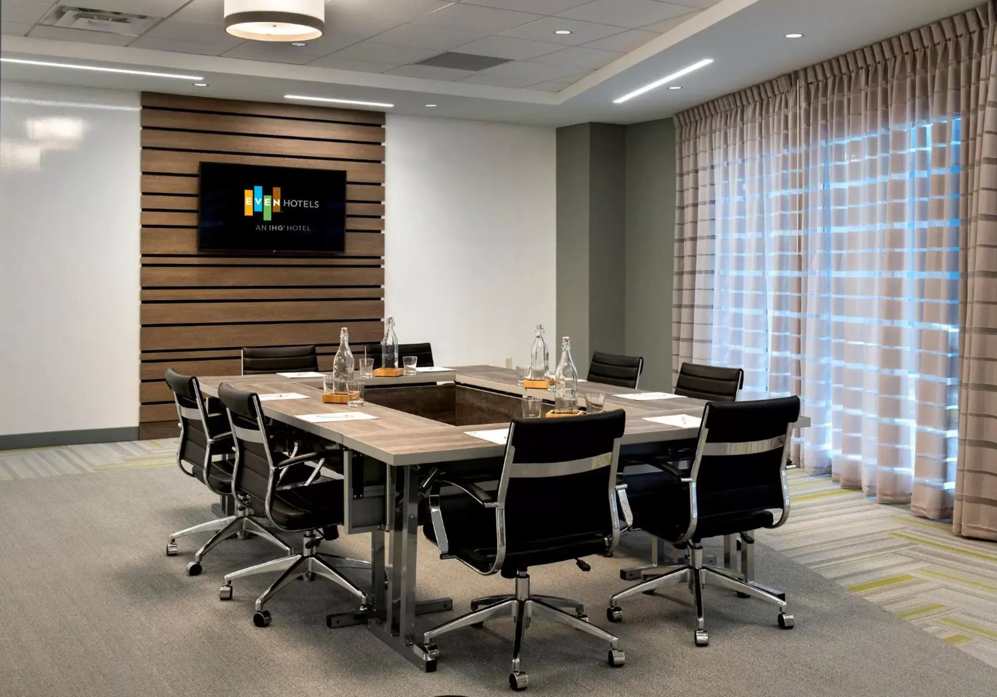 Meeting/conference room in EVEN Hotel Manchester Airport, an IHG Hotel