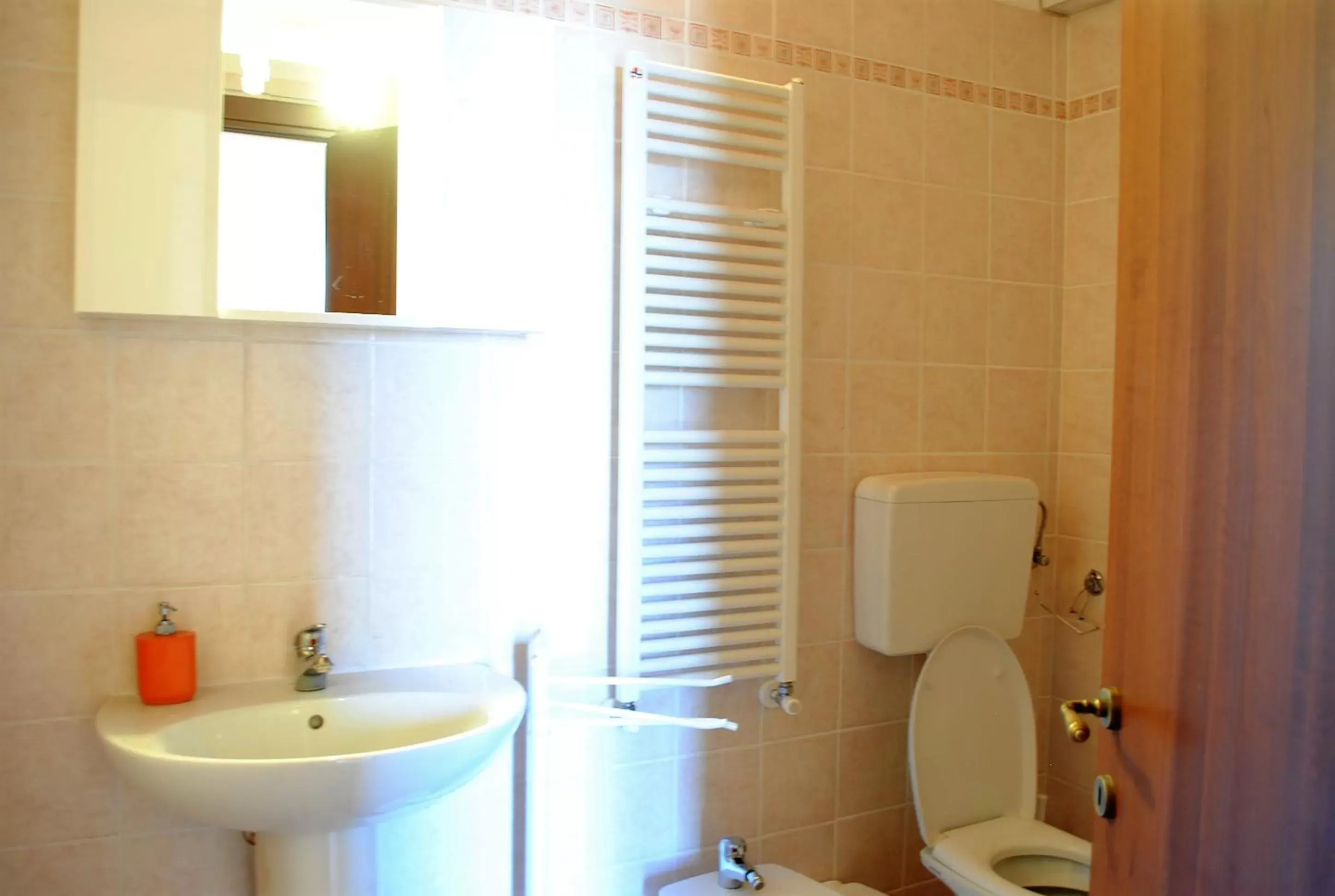 Toilet, Bathroom in AGRITURISMO MELOGRANO D'ORO