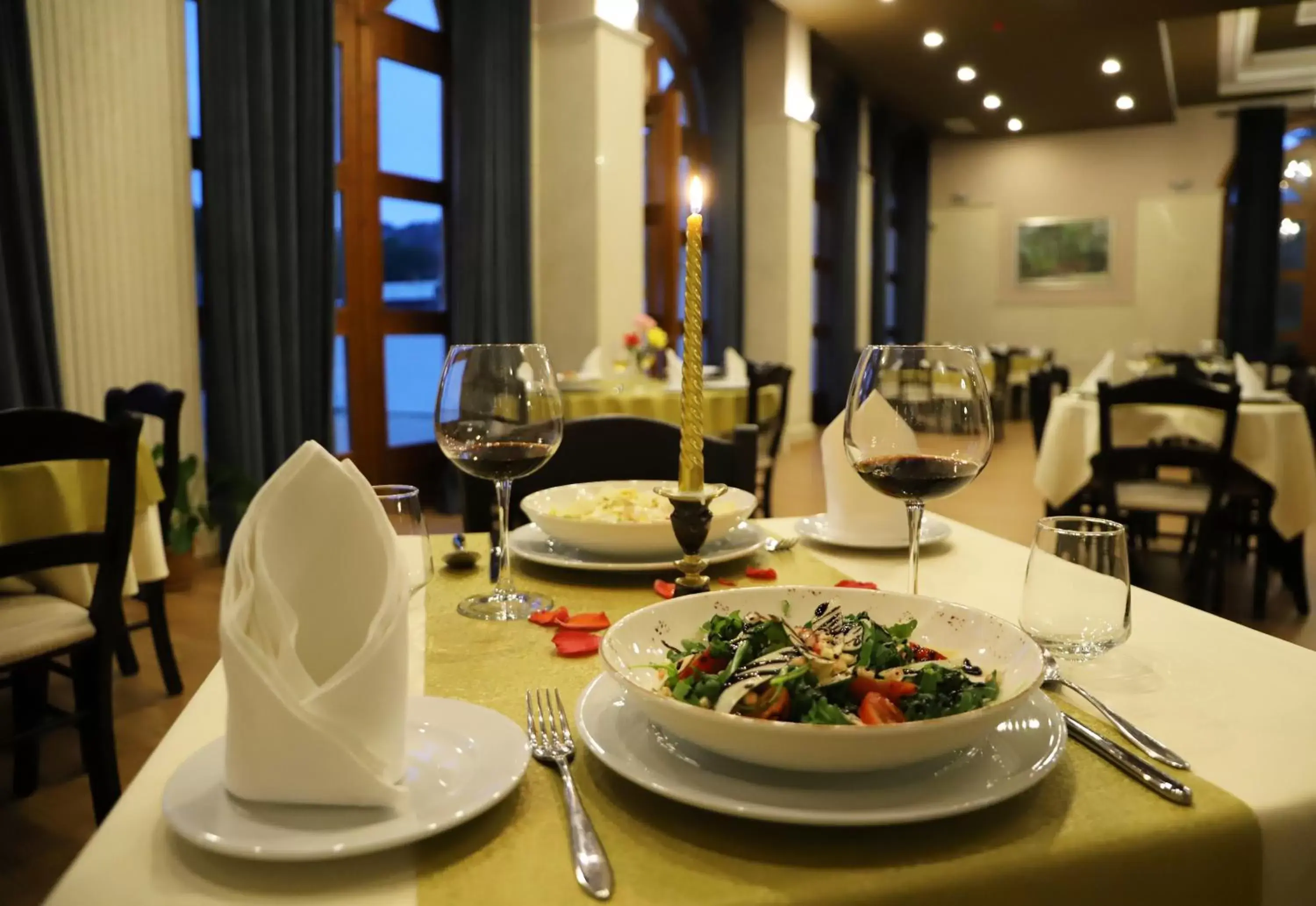 Restaurant/Places to Eat in Hotel Colombo