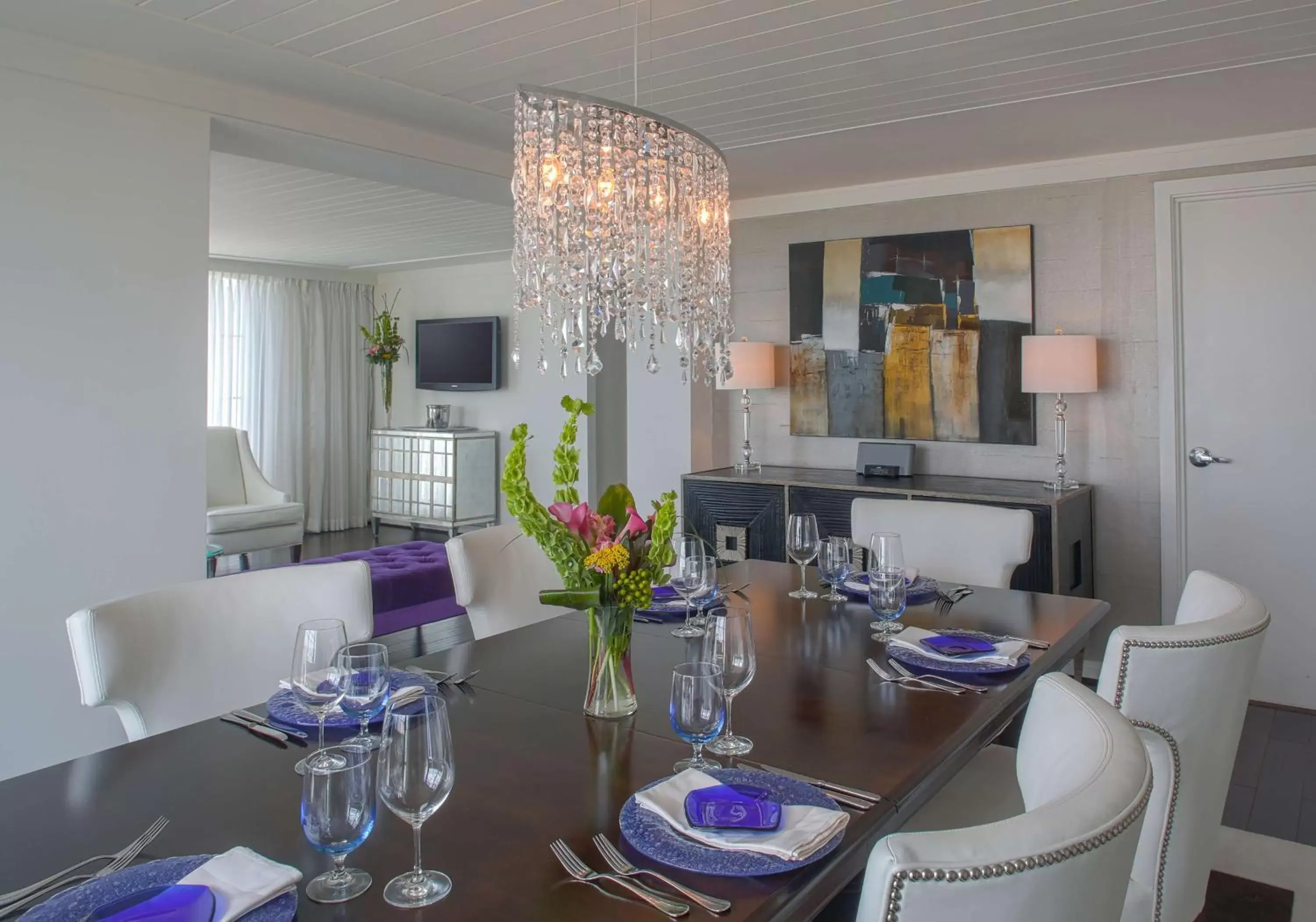 Bedroom, Dining Area in Hilton Virginia Beach Oceanfront
