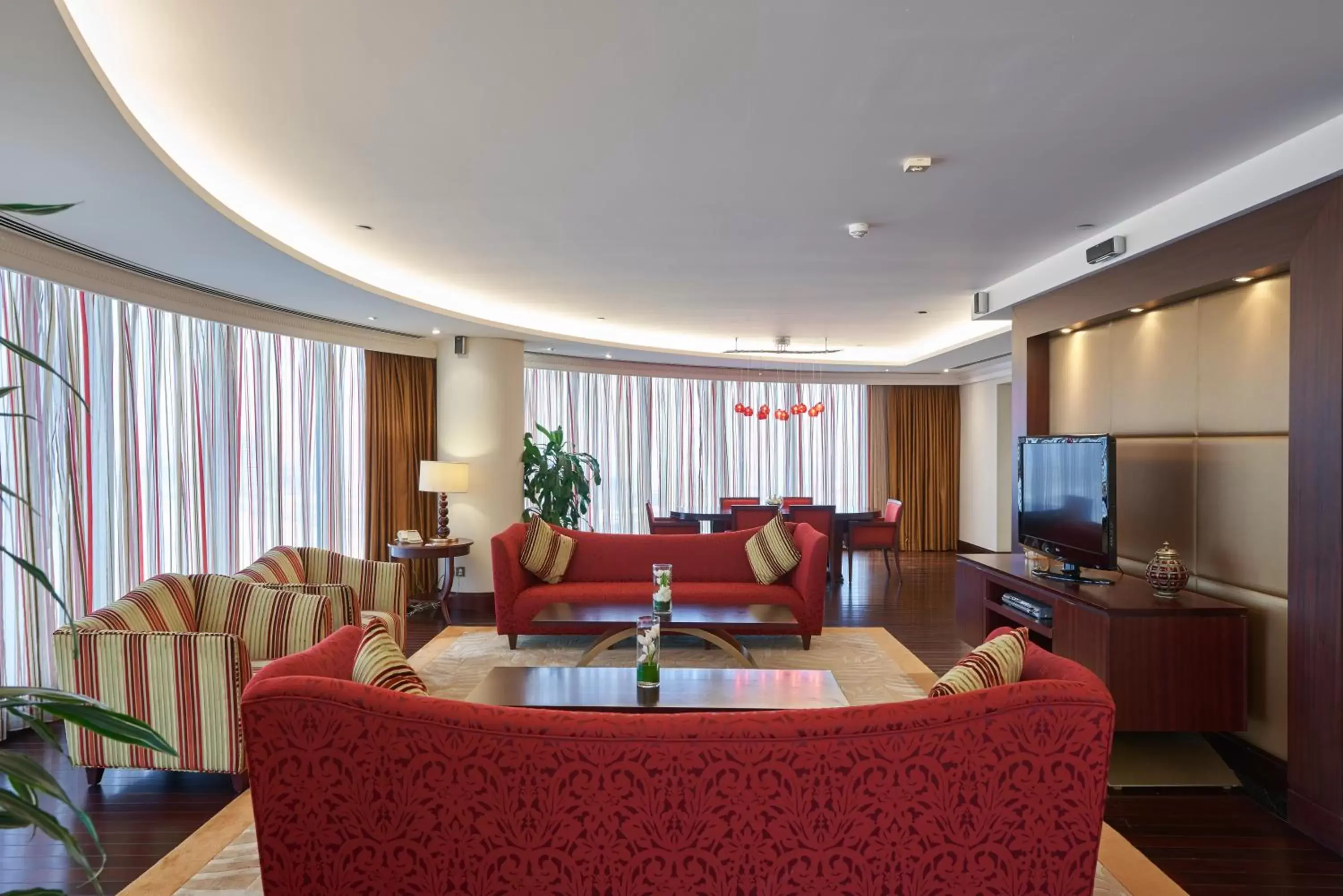 Living room, Seating Area in The Diplomat Radisson Blu Hotel Residence & Spa