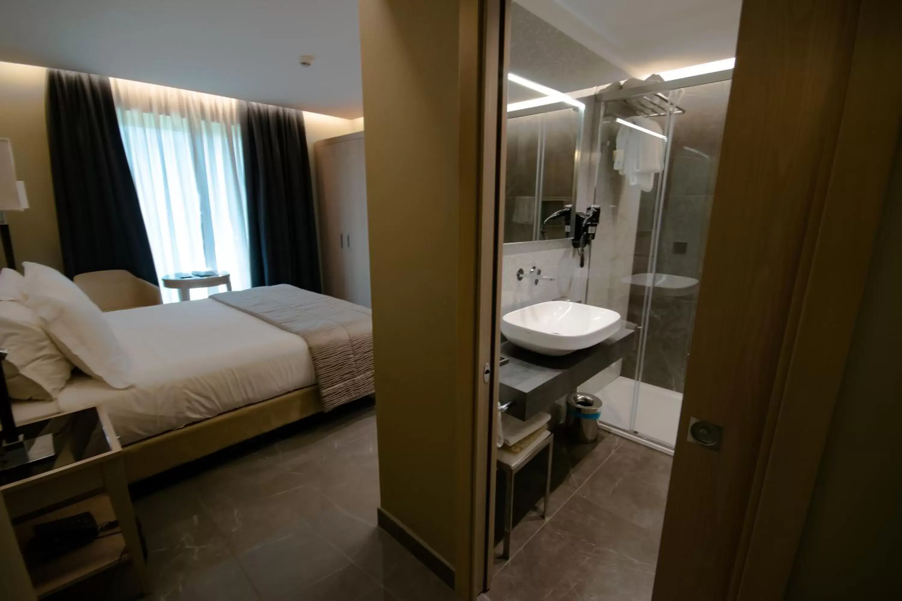 Shower, Bathroom in Hotel Forum