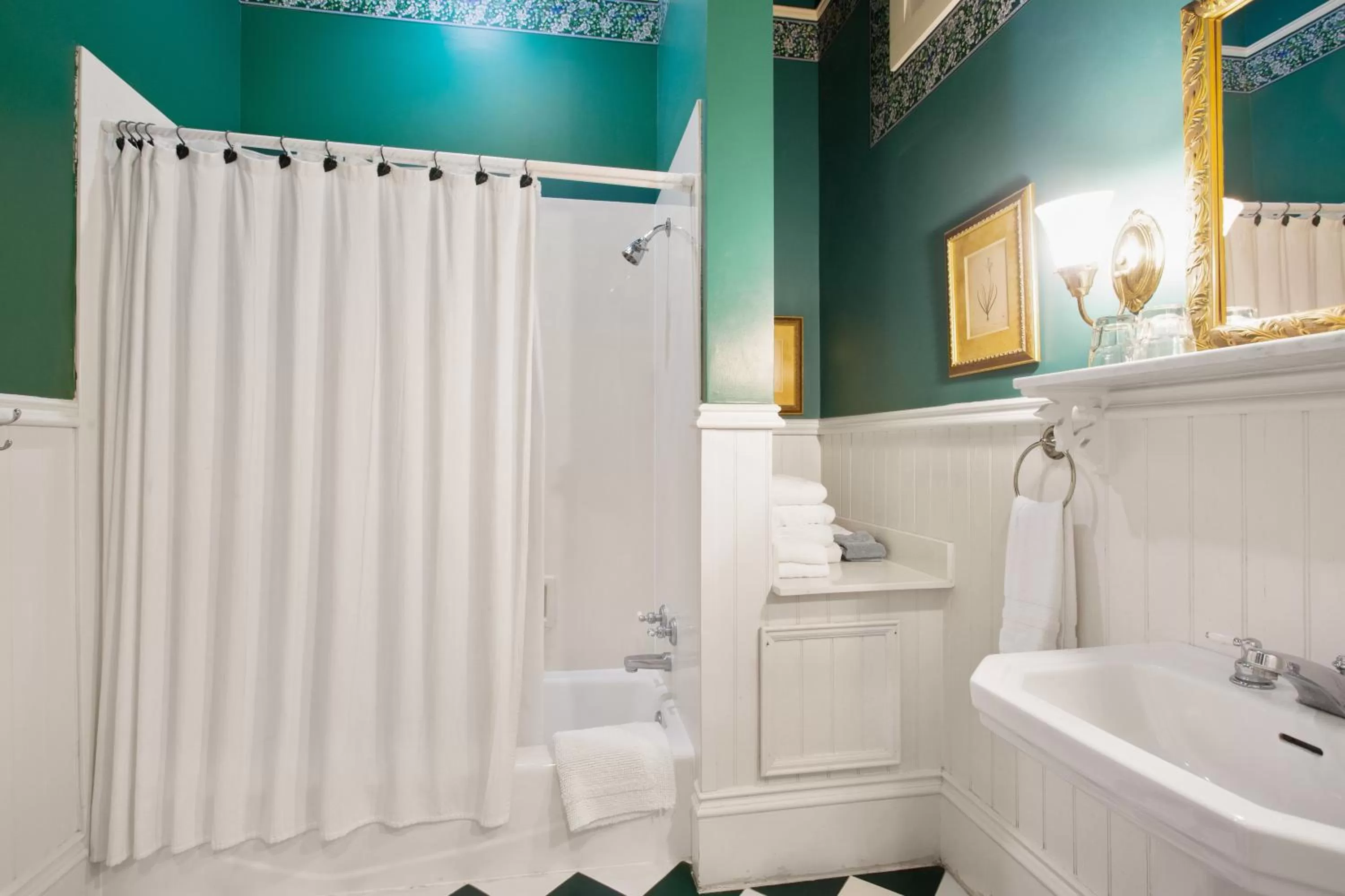 Bathroom in Maison Perrier Bed & Breakfast