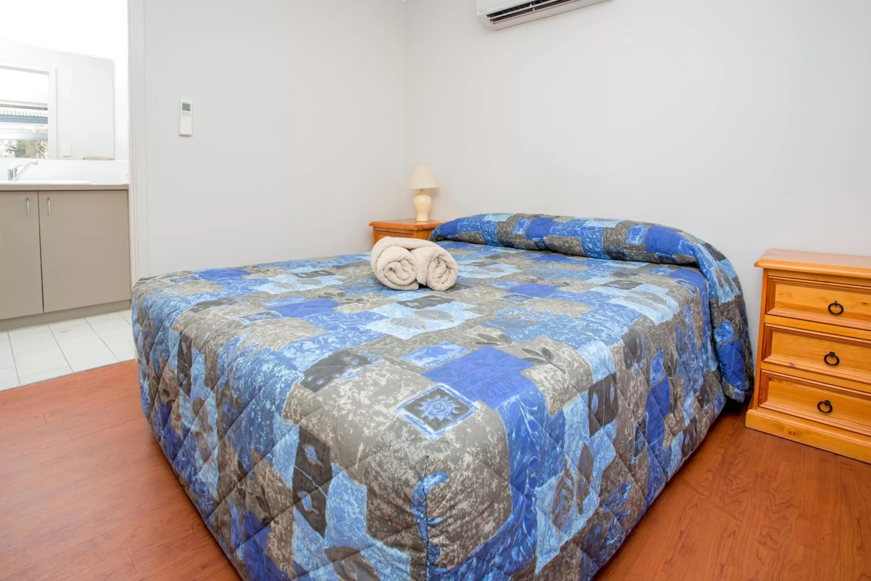 Bedroom, Bed in Discovery Parks - Pilbara, Karratha