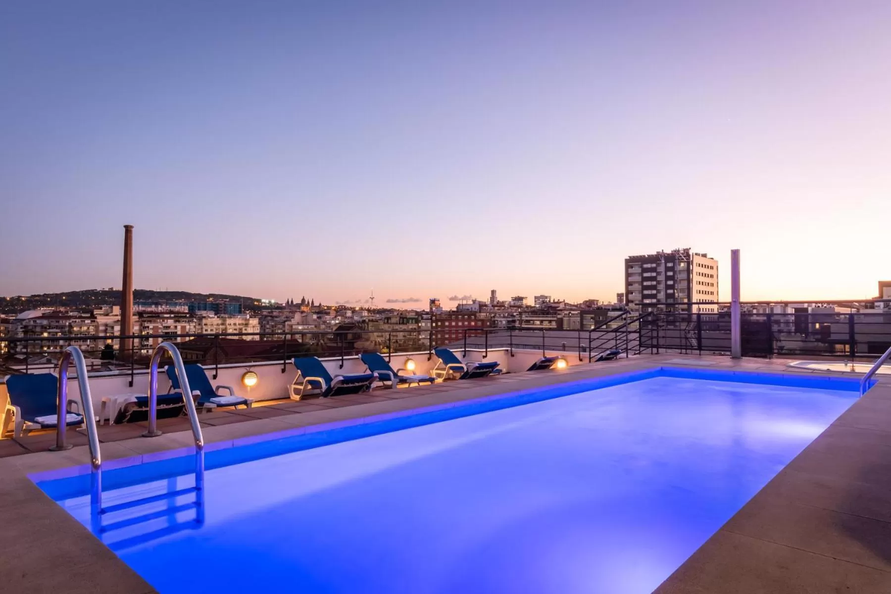 Swimming pool in Sunotel Aston