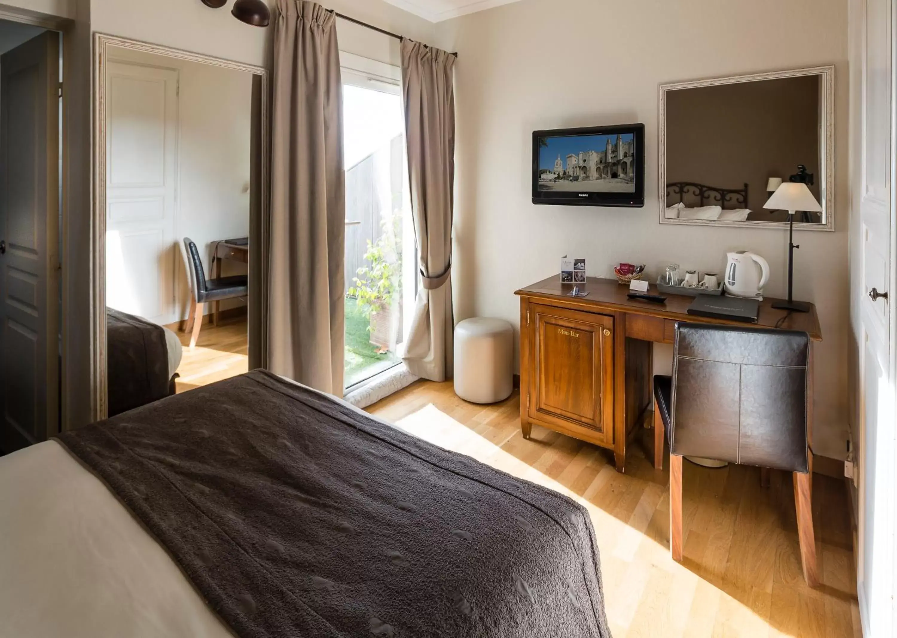 Photo of the whole room, Bed in Hôtel de l'Horloge