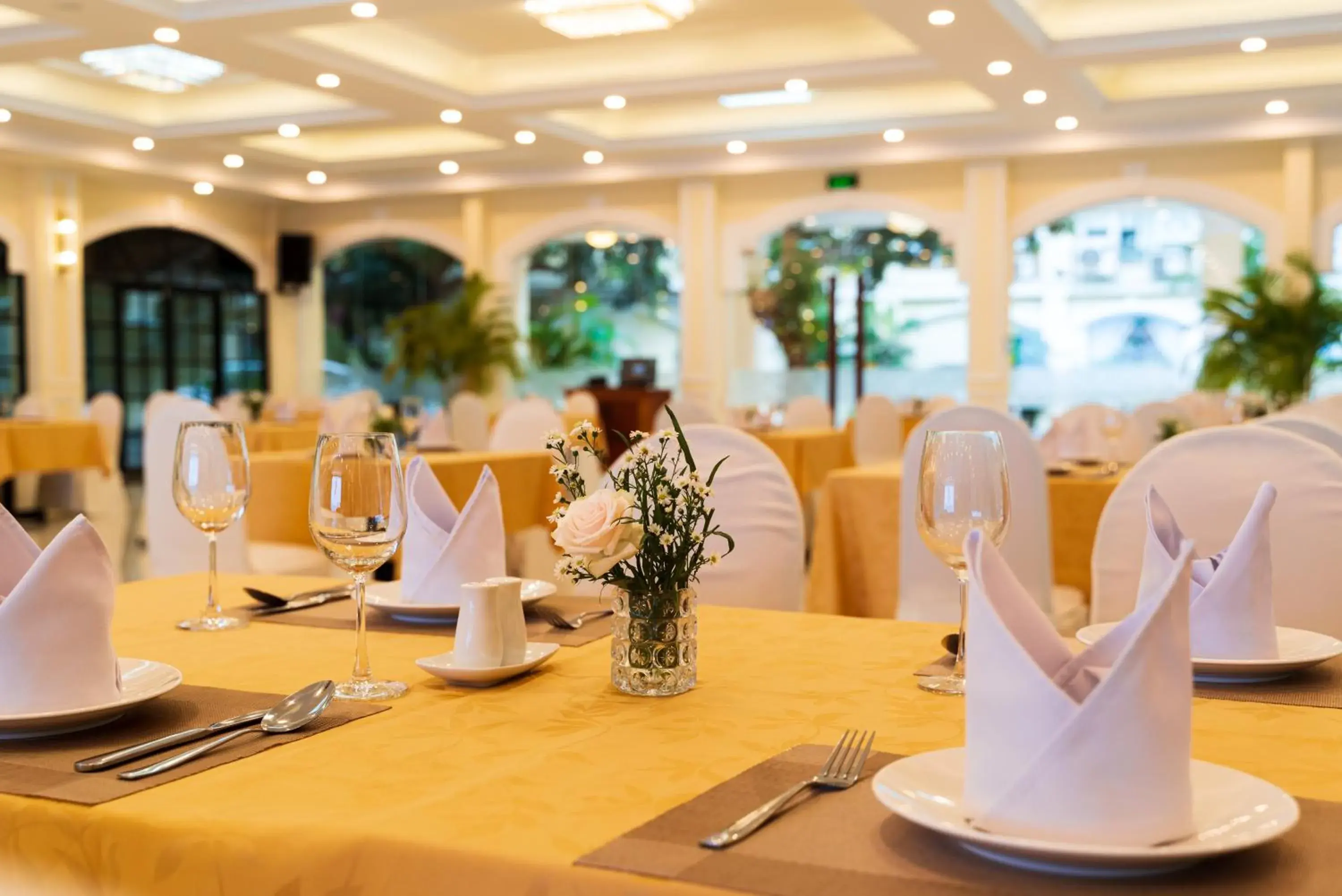 Restaurant/places to eat in Tran Vien Dong Hotel Restaurant/places to eat in Tran Vien Dong Hotel