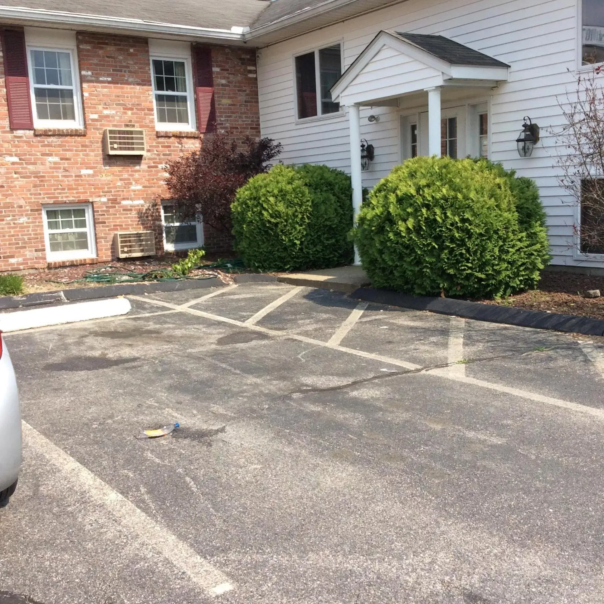 Garden in Wickford Motor Inn