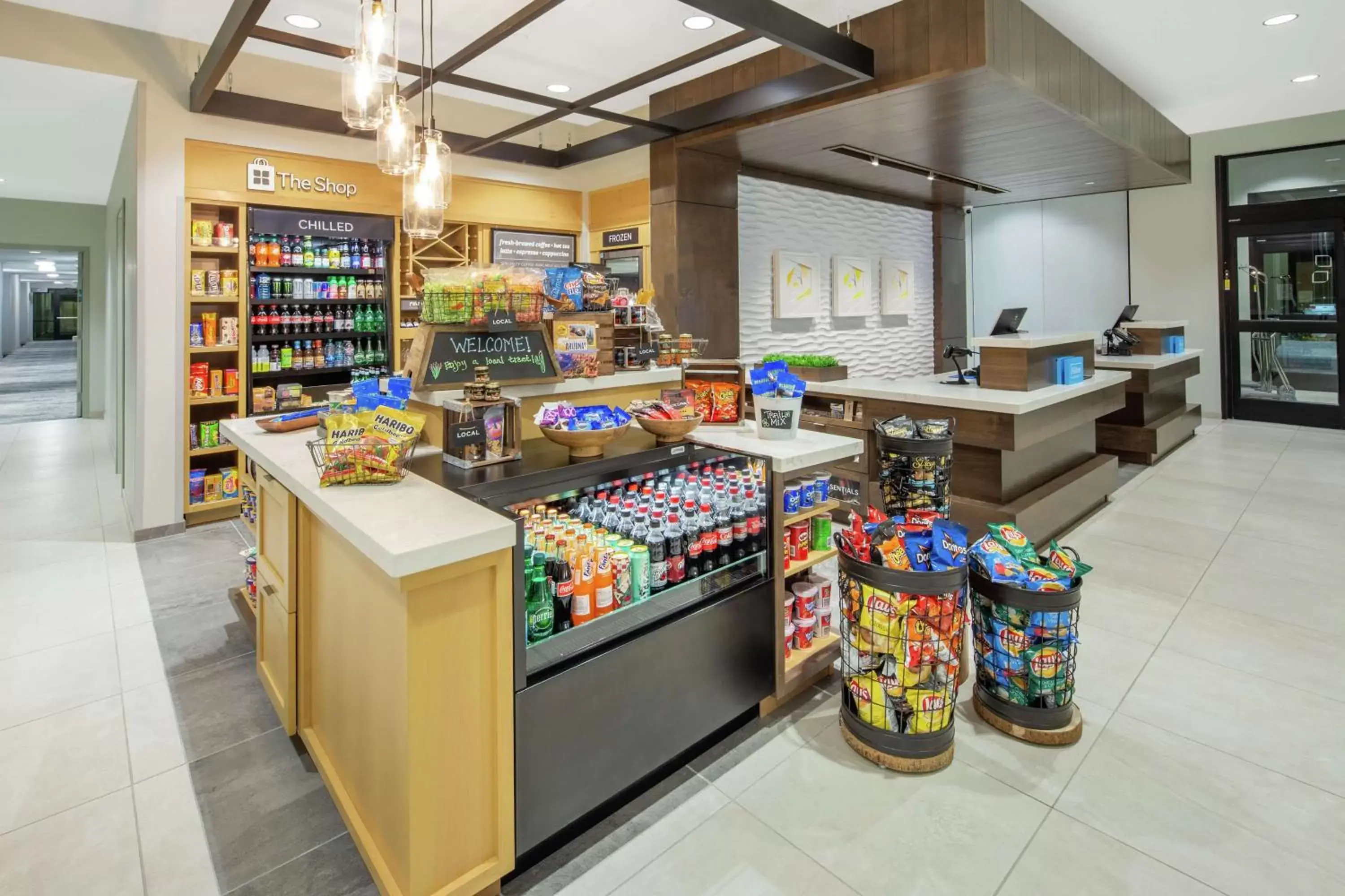 Lobby or reception, Supermarket/Shops in Hilton Garden Inn Surprise Phoenix