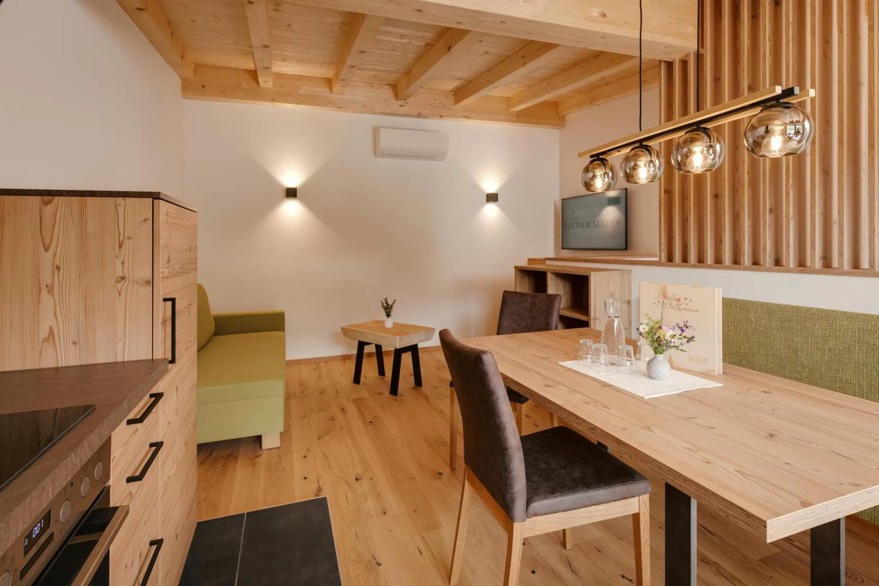 Communal lounge/ TV room in Edenhauserhof