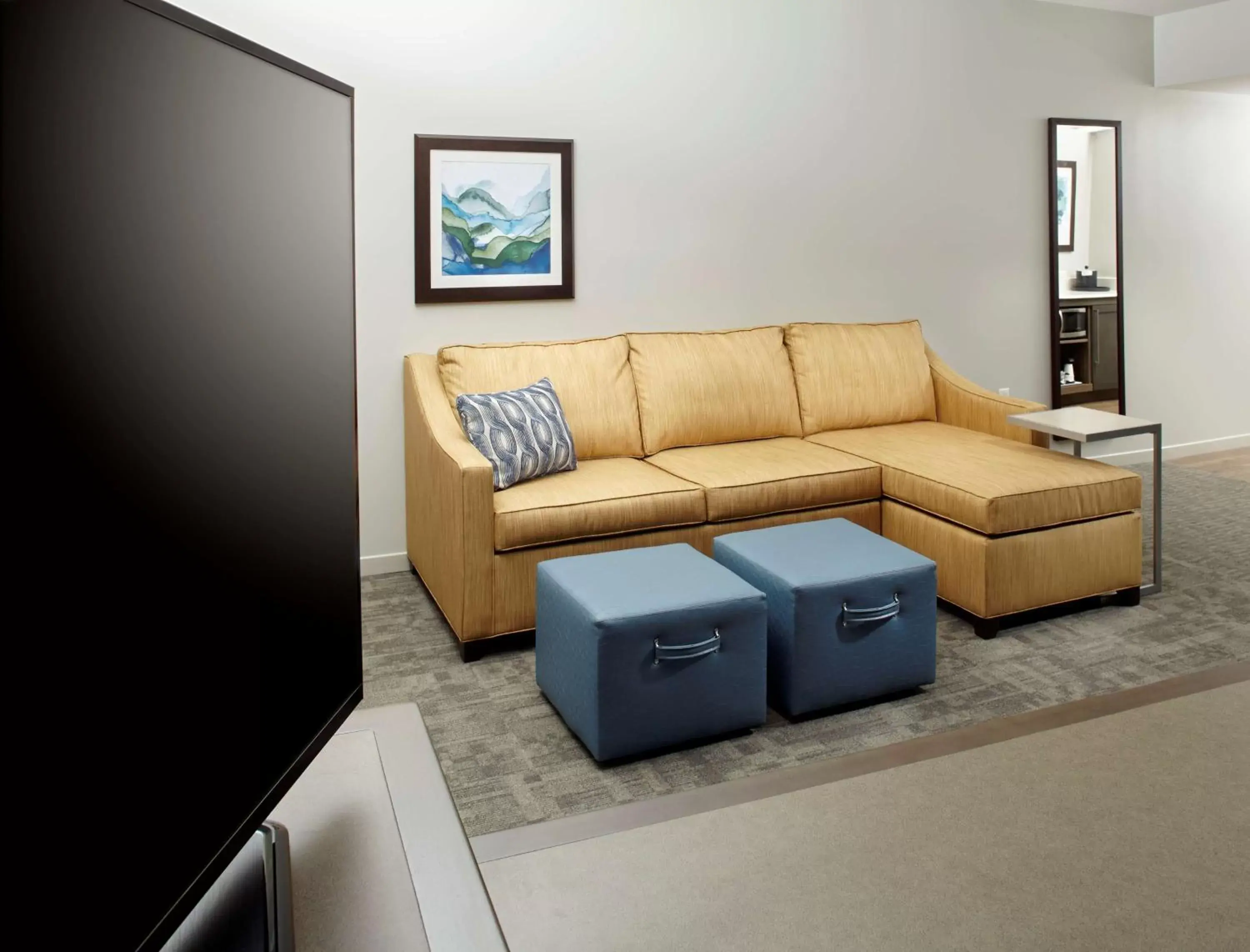 Living room, Seating Area in Hampton Inn & Suites Pittsburgh Airport South/Settlers Ridge