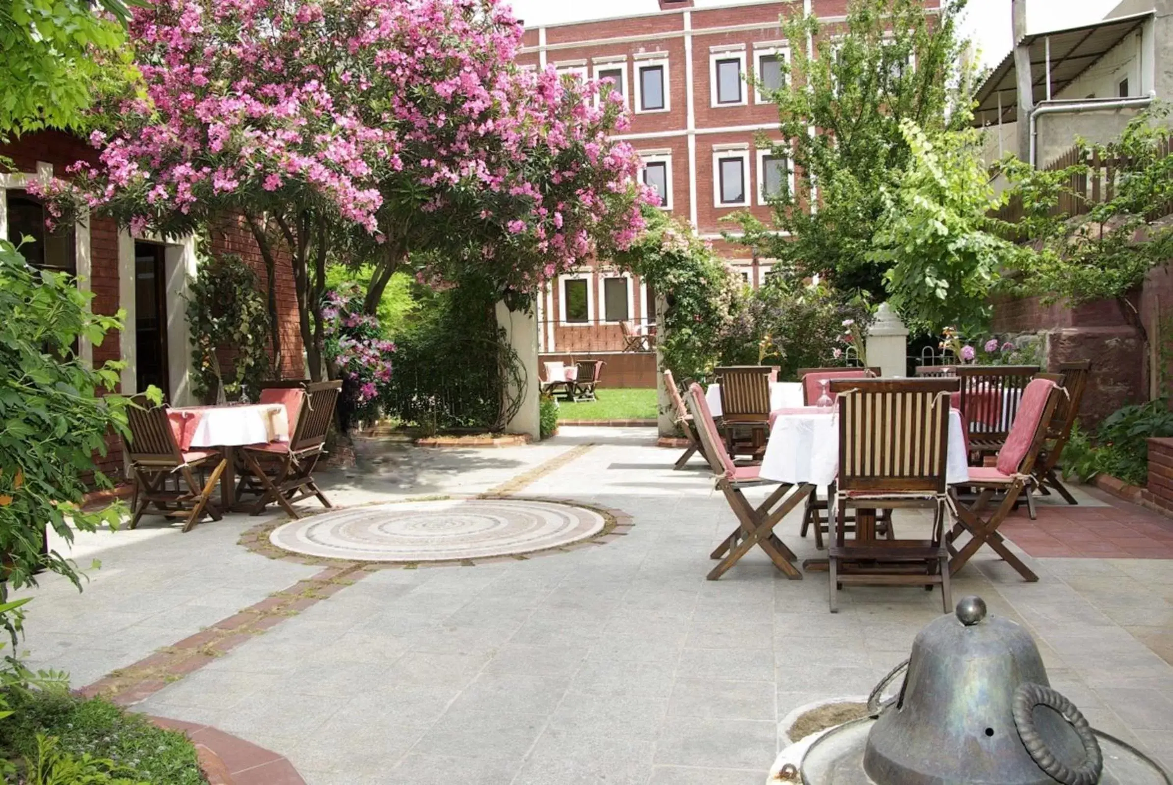 Garden in Kervansaray Canakkale Hotel - Special Category