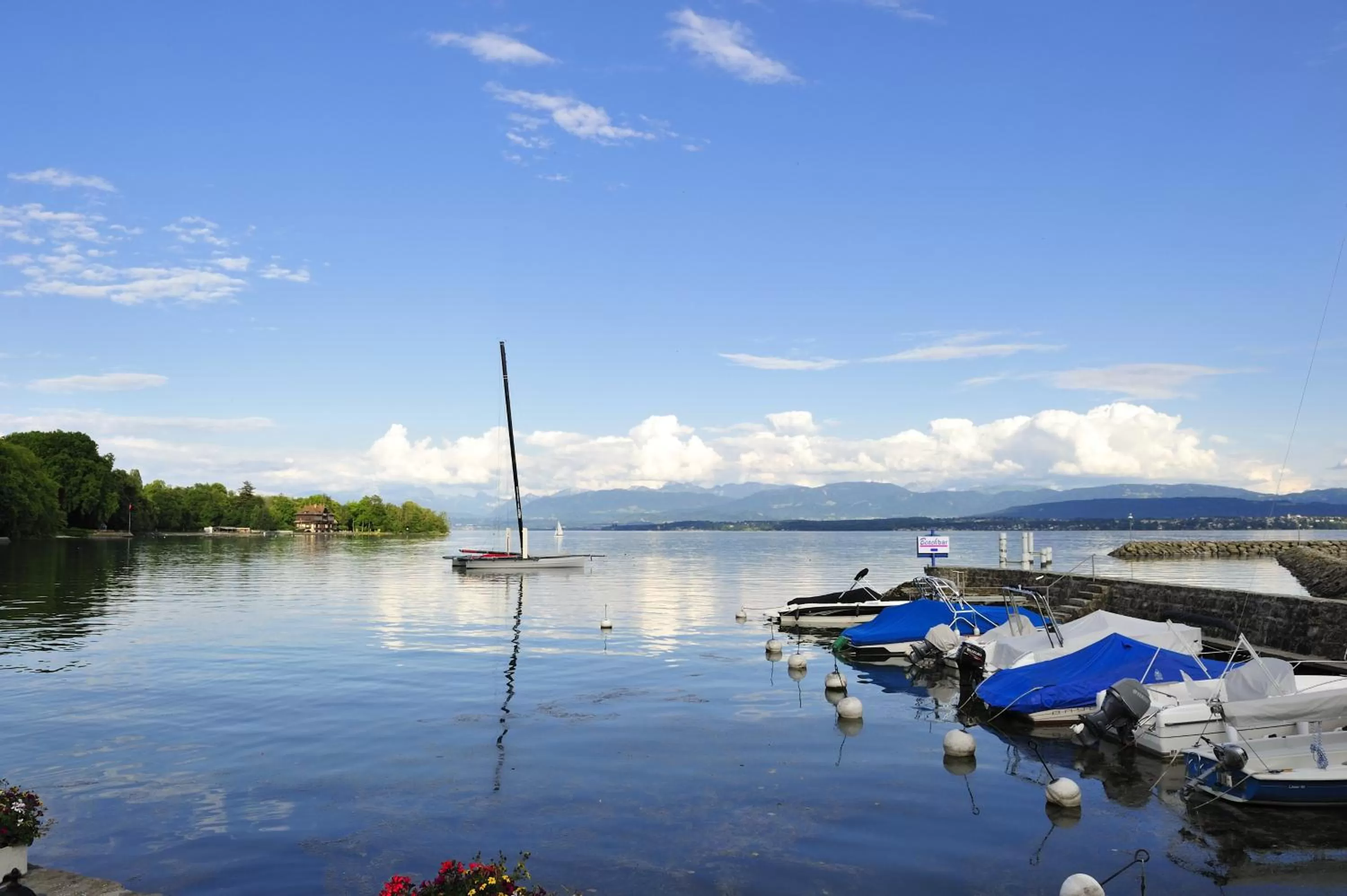 Facade/entrance in Hotel La Barcarolle